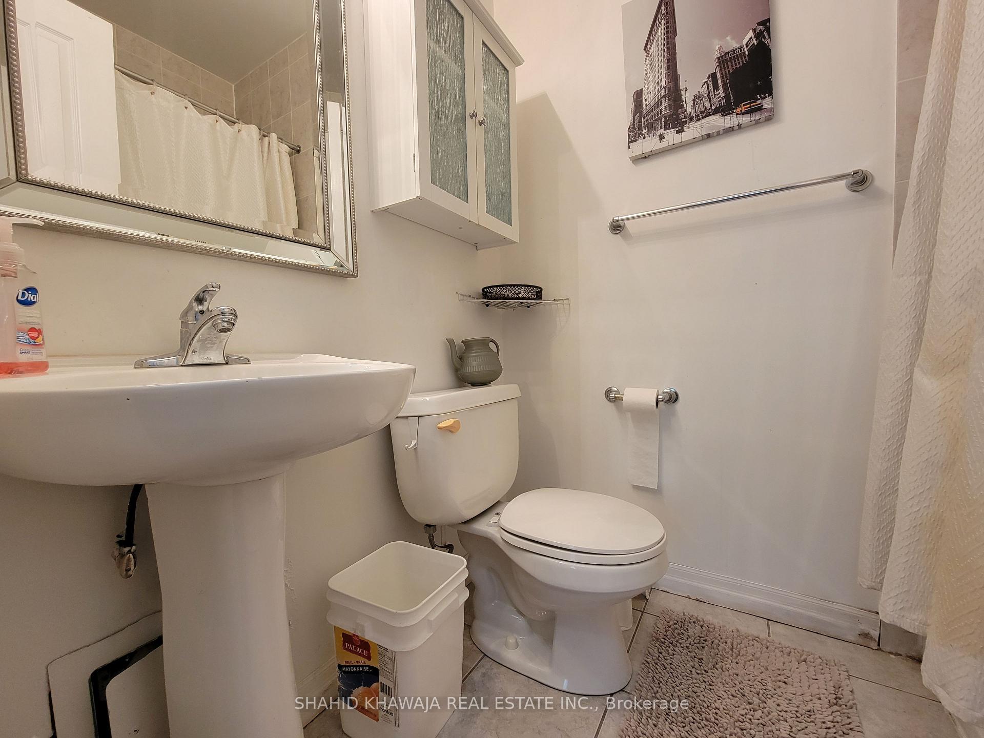 220 Burnhamthorpe Road W 3307