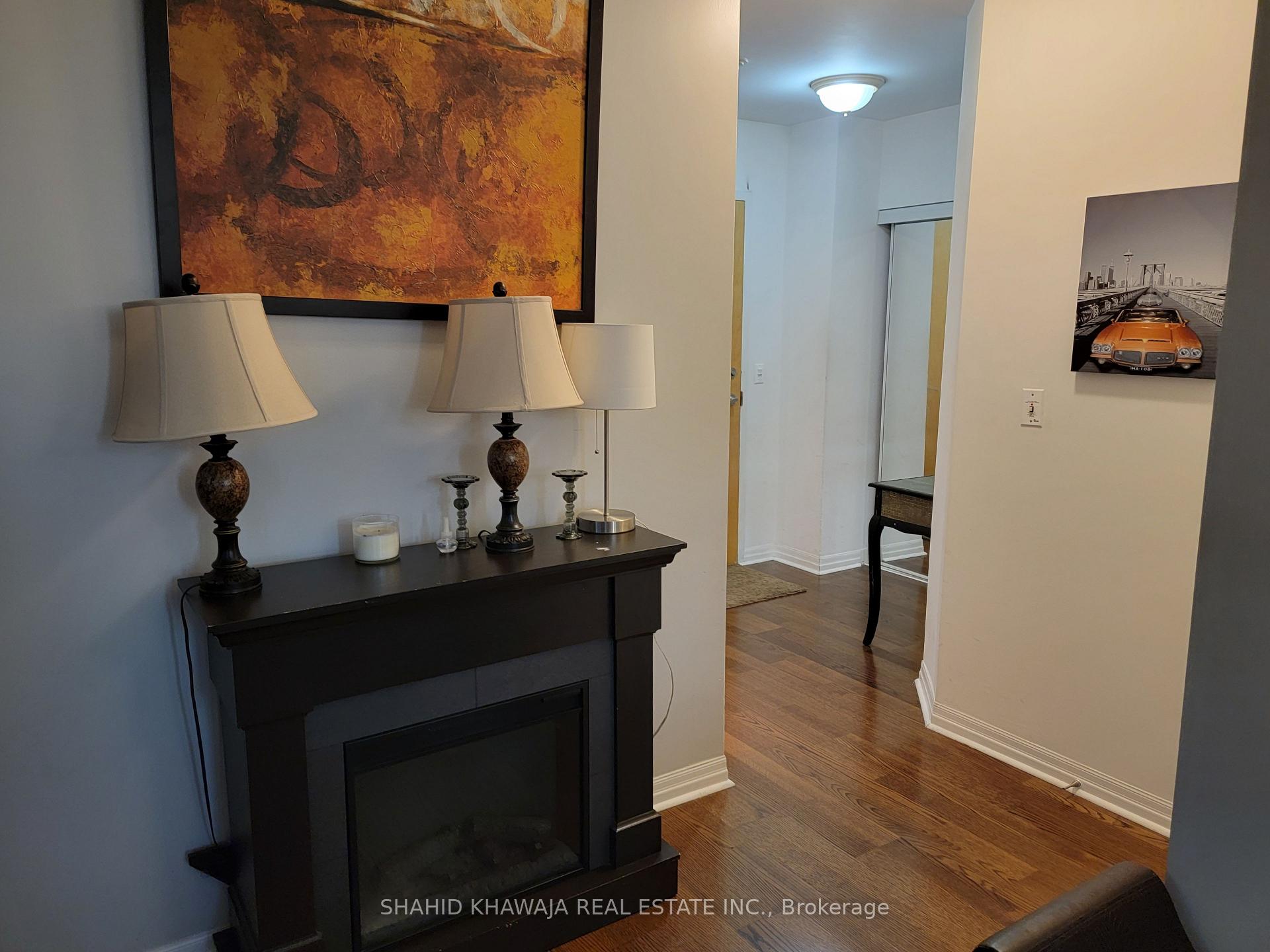 220 Burnhamthorpe Road W 3307