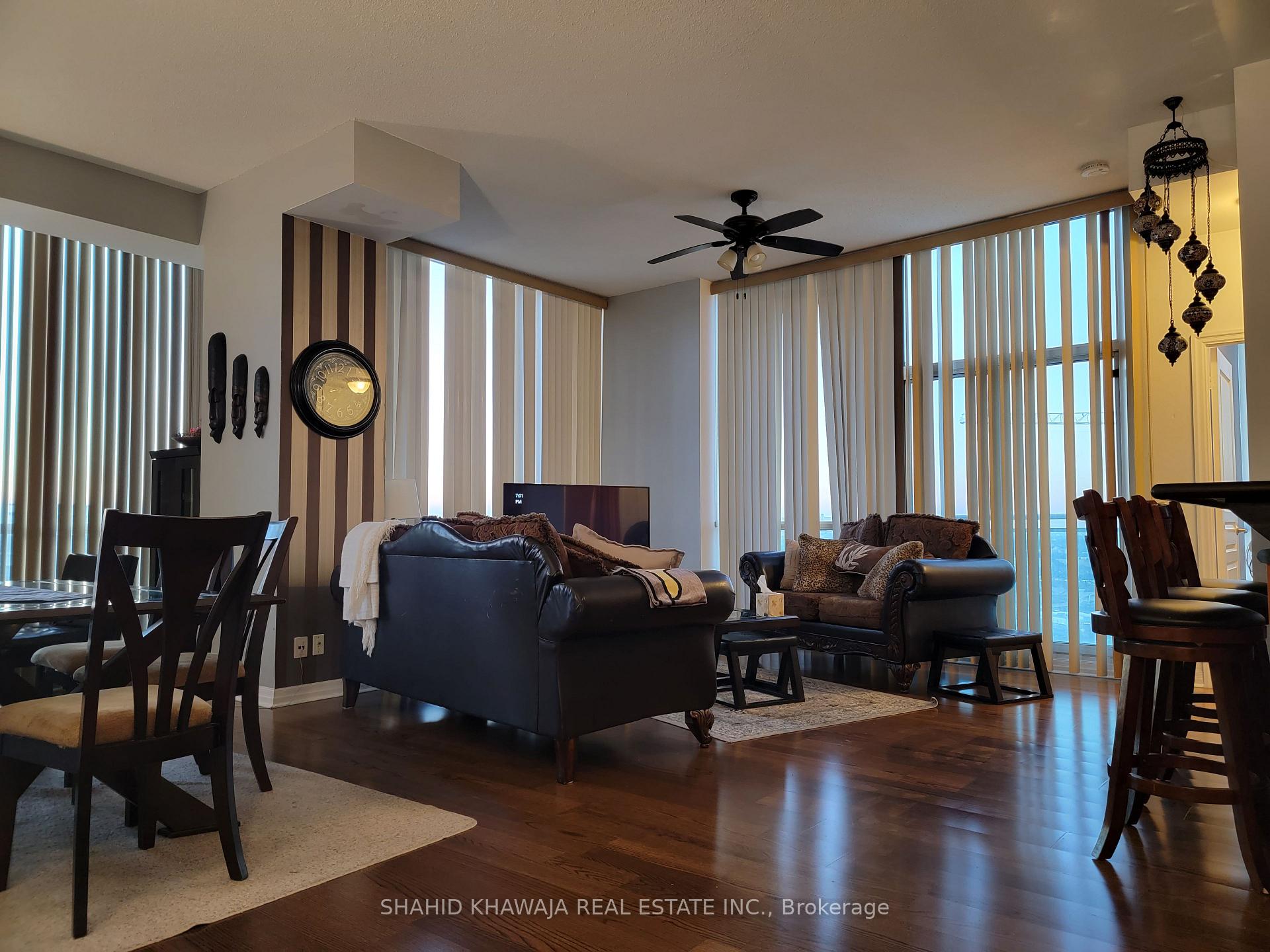 220 Burnhamthorpe Road W 3307