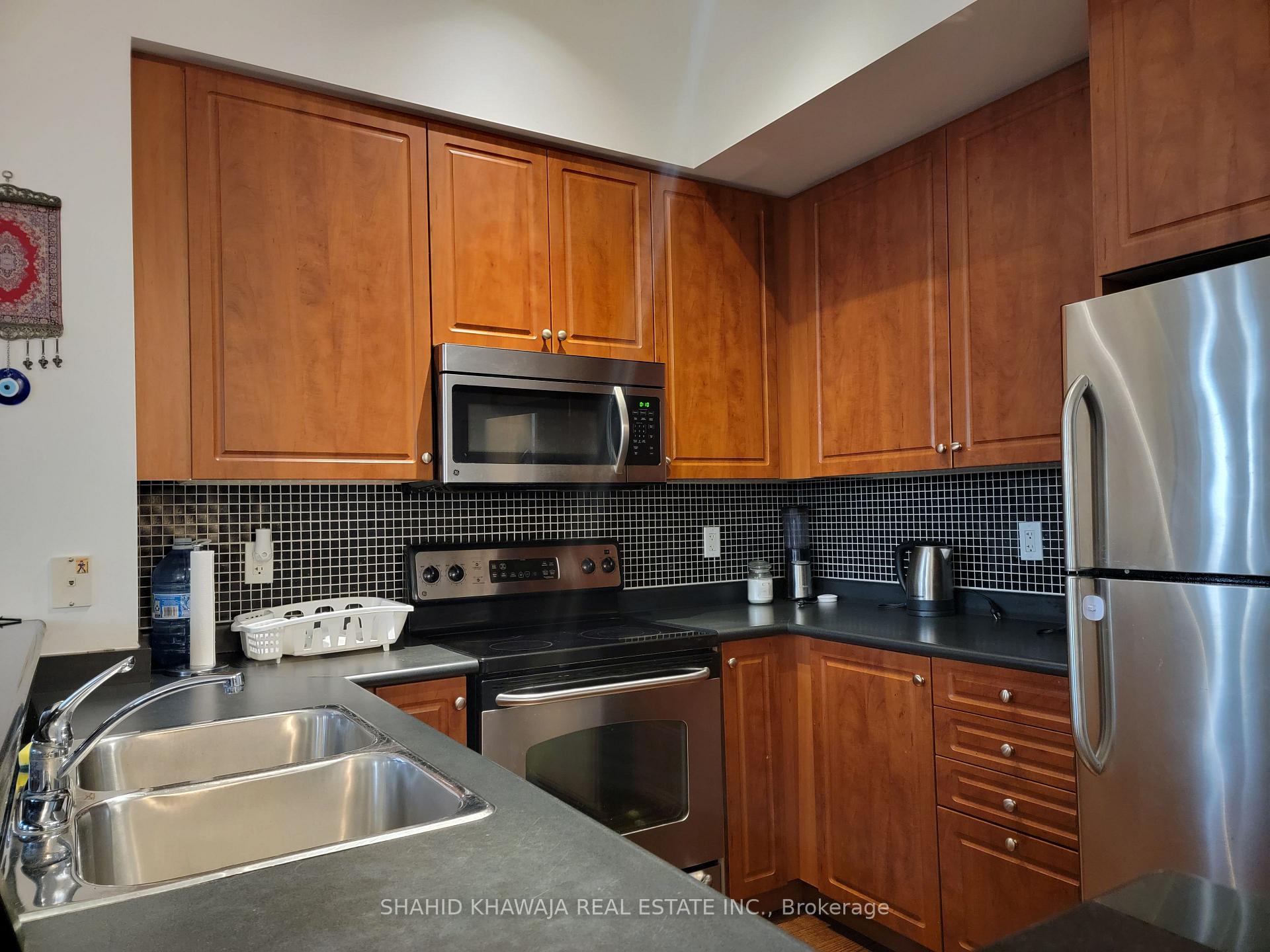 220 Burnhamthorpe Road W 3307