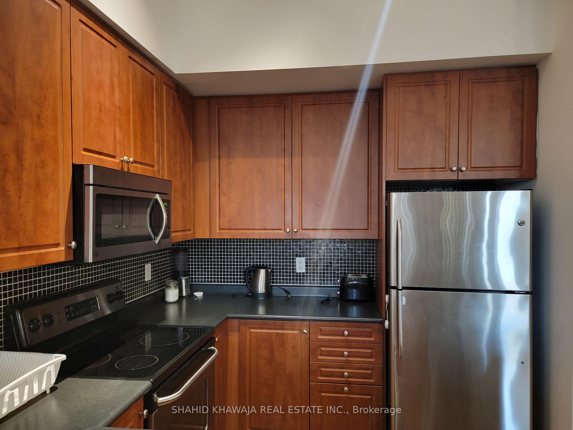 220 Burnhamthorpe Road W 3307