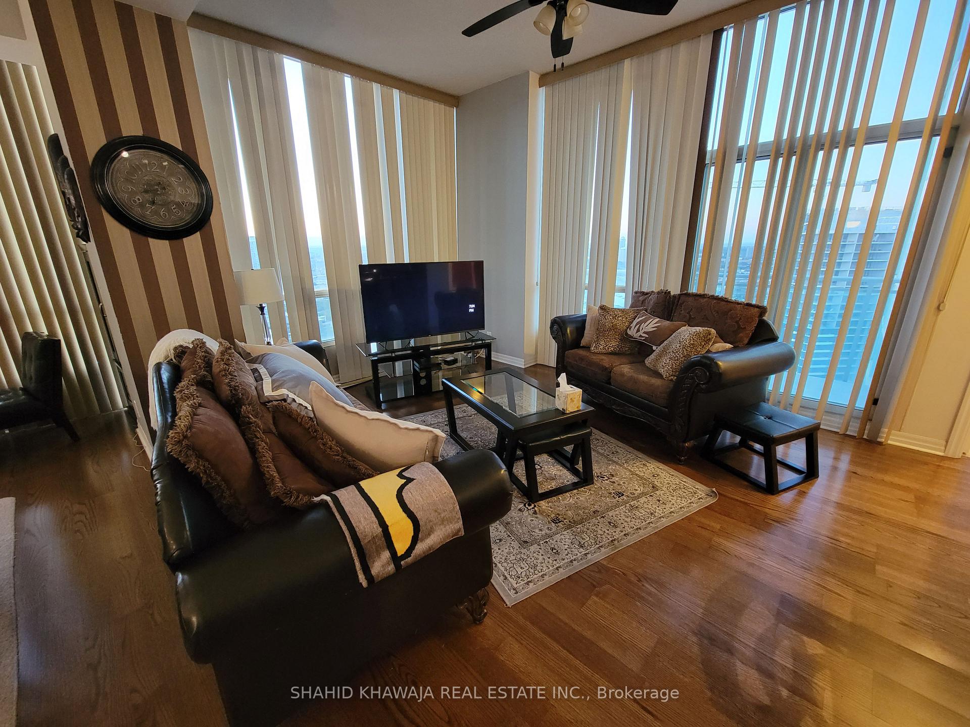 220 Burnhamthorpe Road W 3307