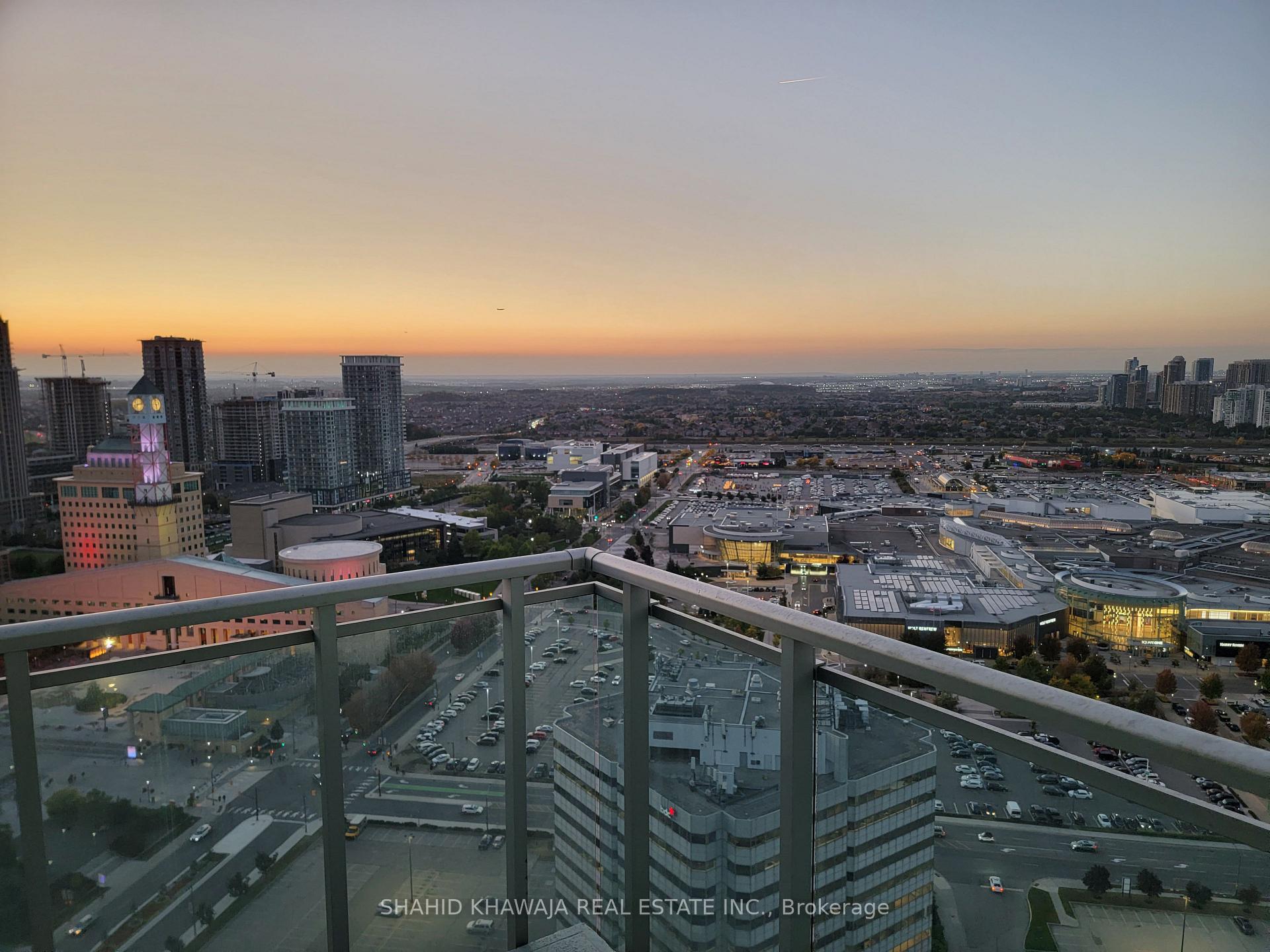 220 Burnhamthorpe Road W 3307