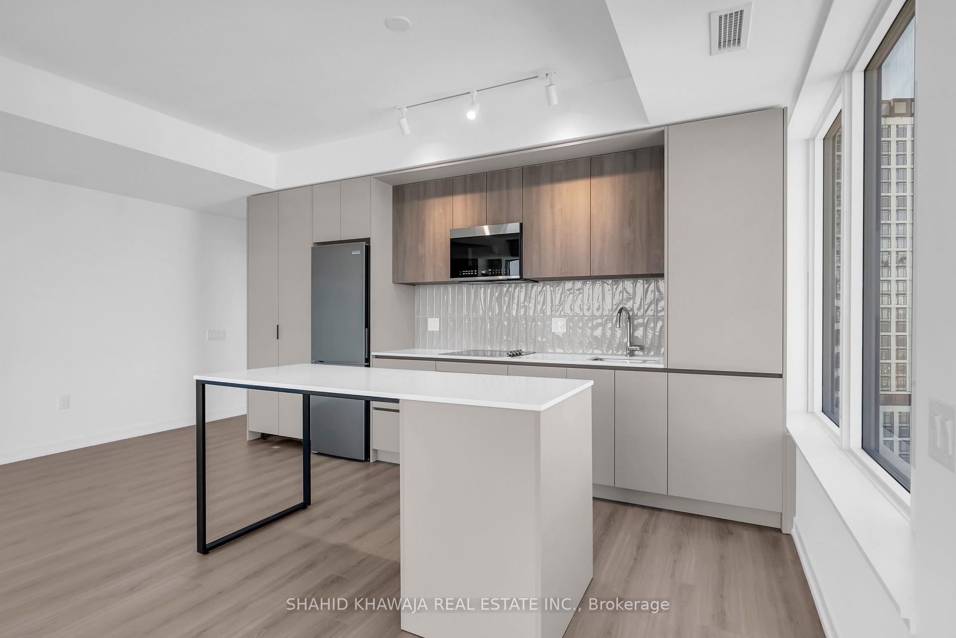 2485 Eglinton Avenue W 1415