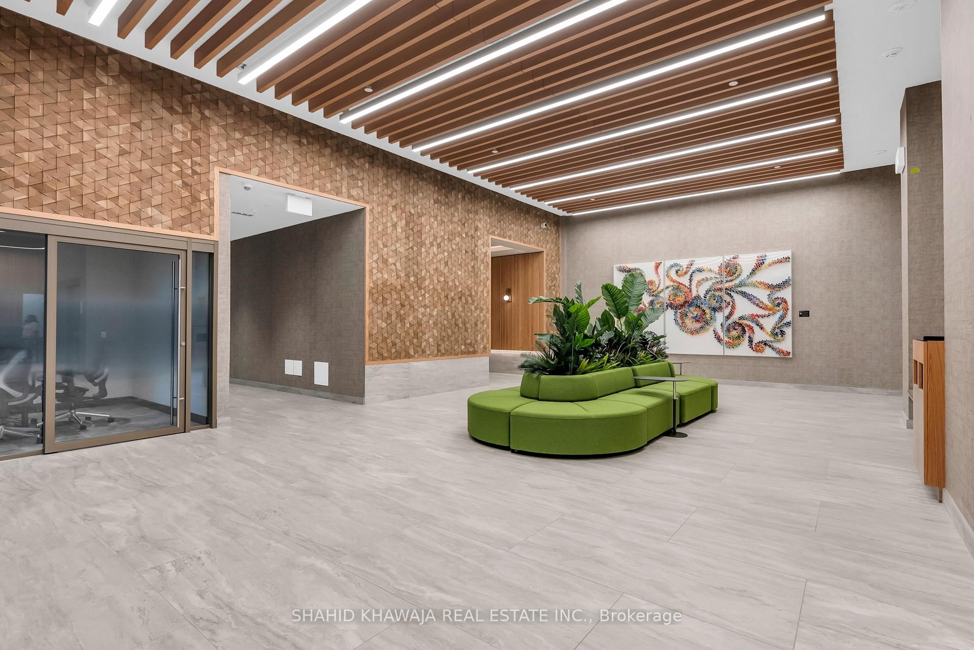 2485 Eglinton Avenue W 1415