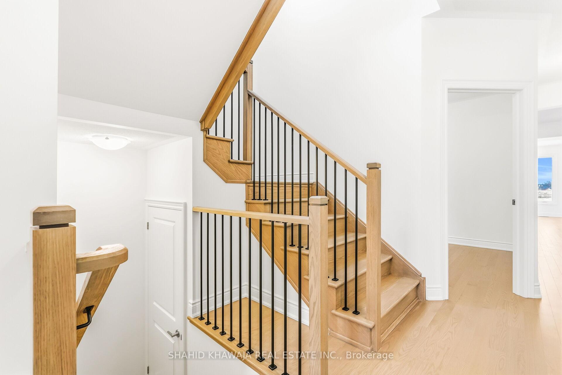 61 Circleview Crescent