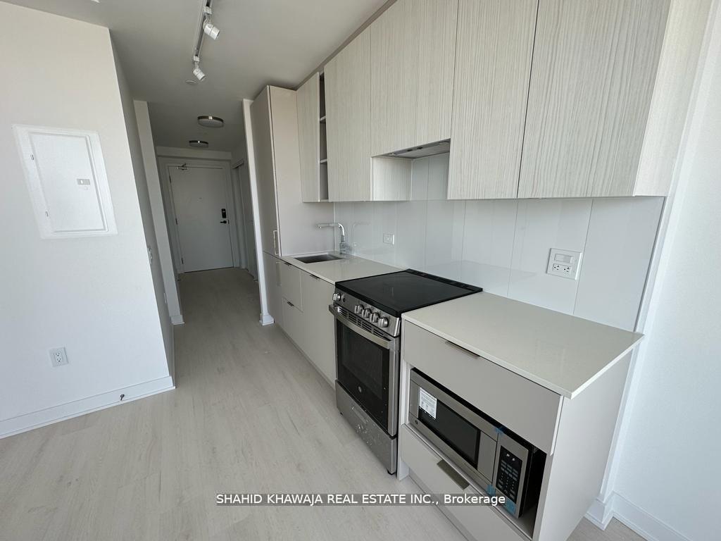 3900 Confederation Parkway 5702