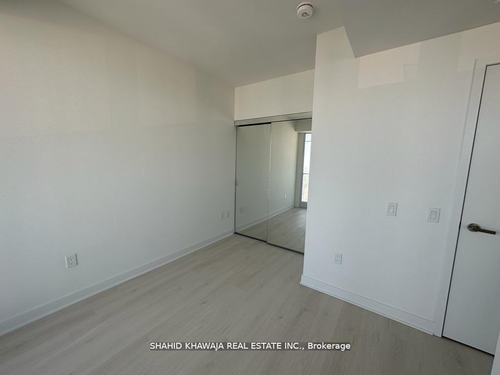 3900 Confederation Parkway 5702