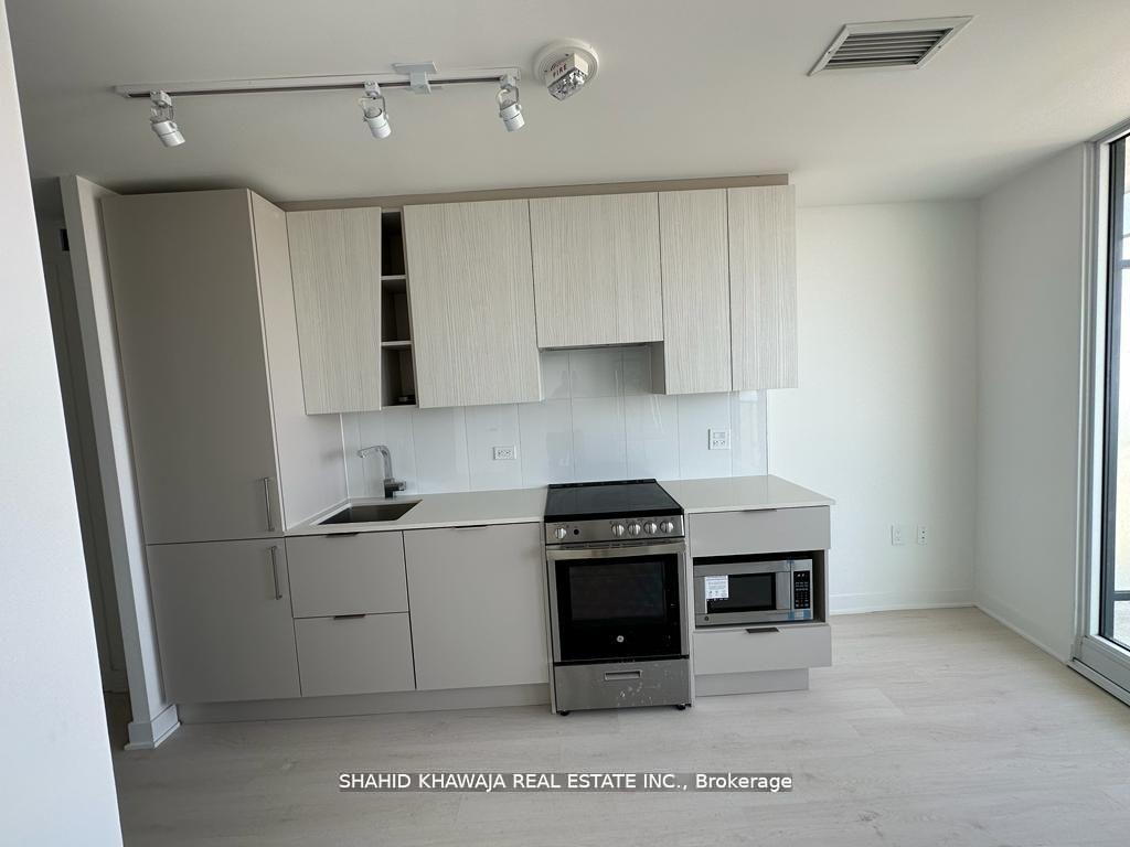 3900 Confederation Parkway 5702