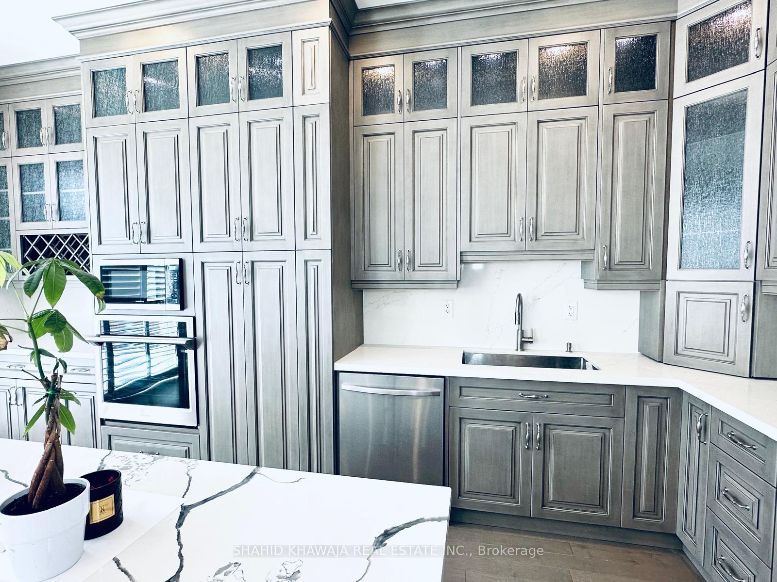 470 Violet Gate Upper