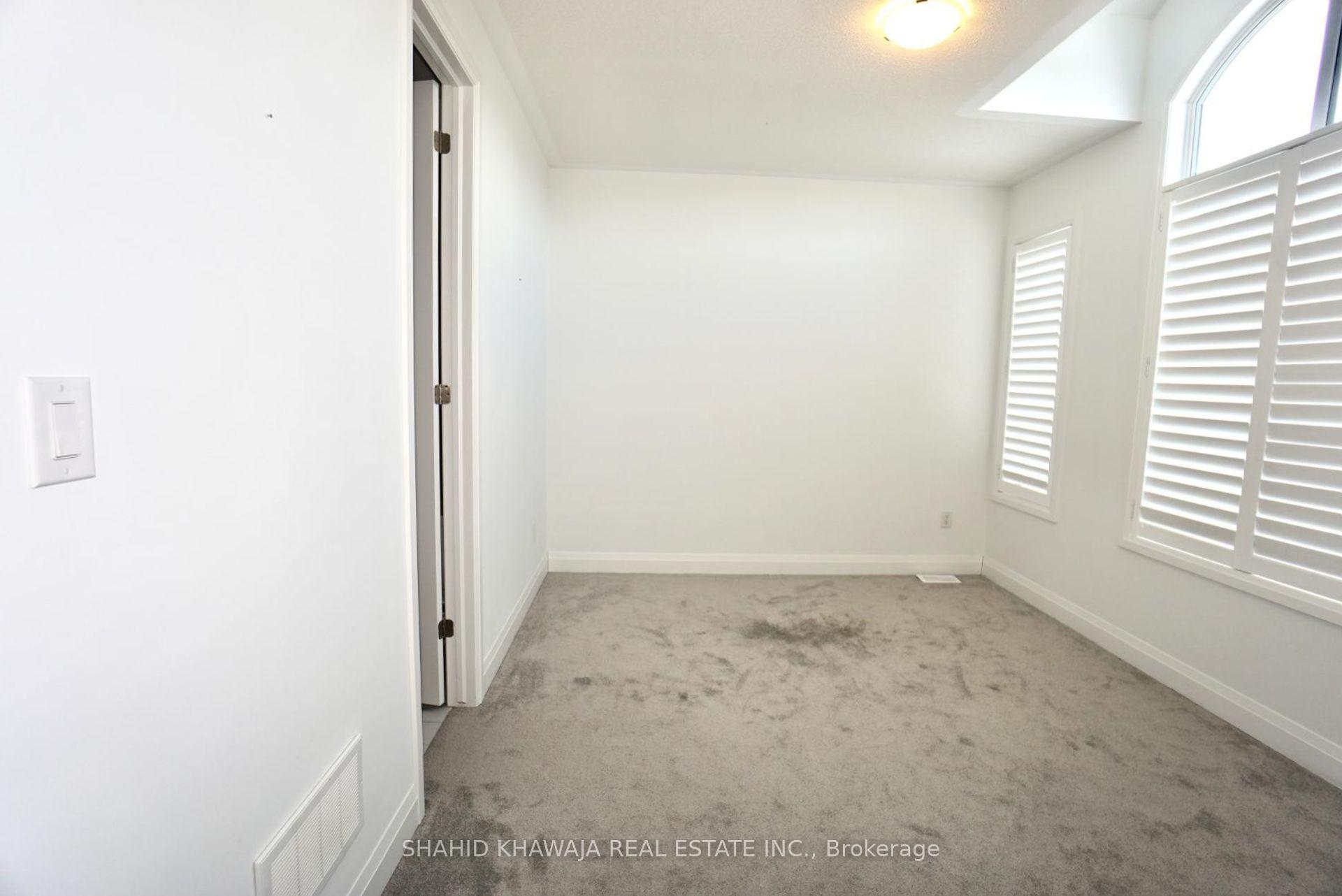 470 Violet Gate Upper