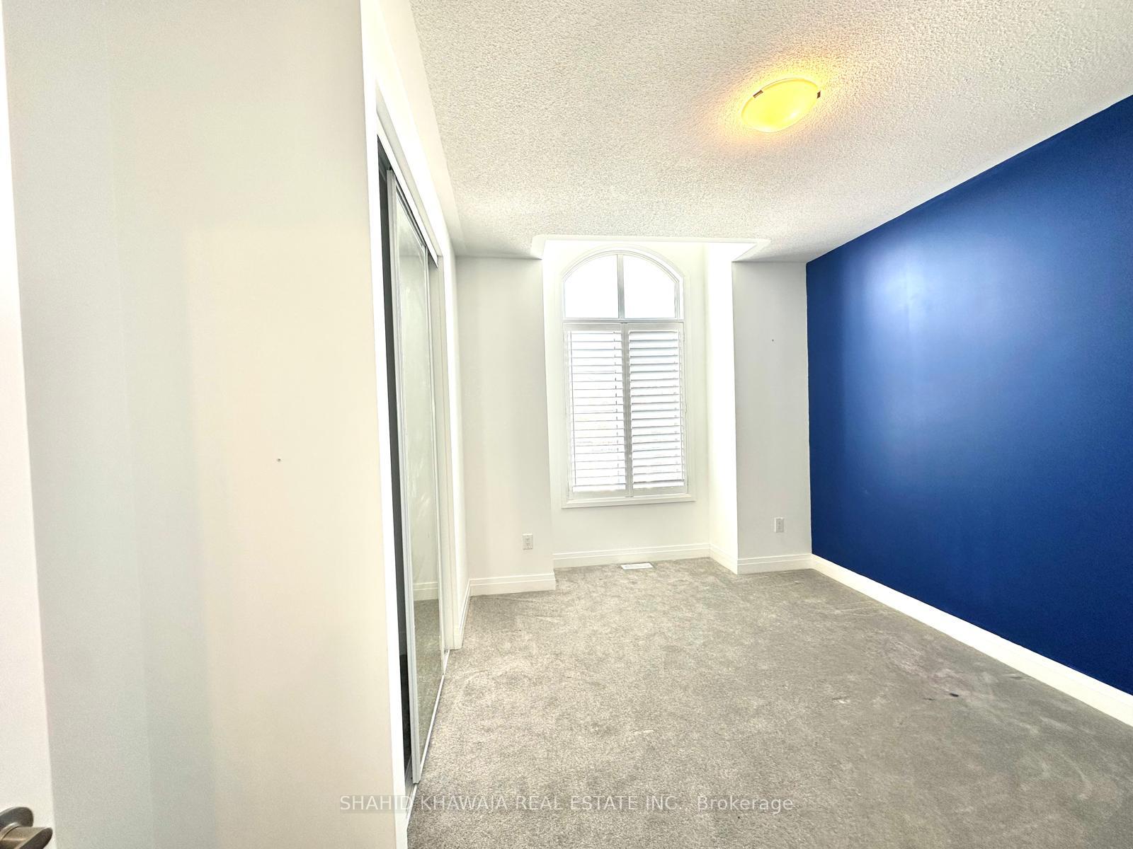 470 Violet Gate Upper