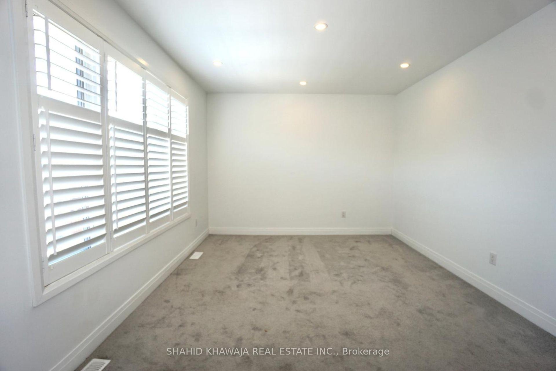 470 Violet Gate Upper