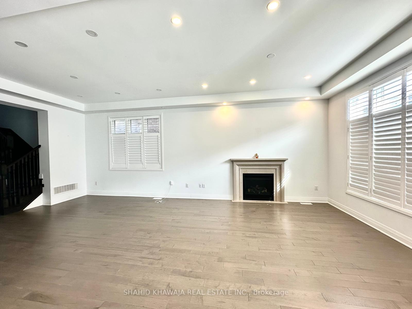 470 Violet Gate Upper