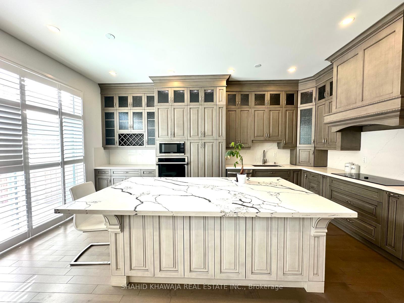 470 Violet Gate Upper