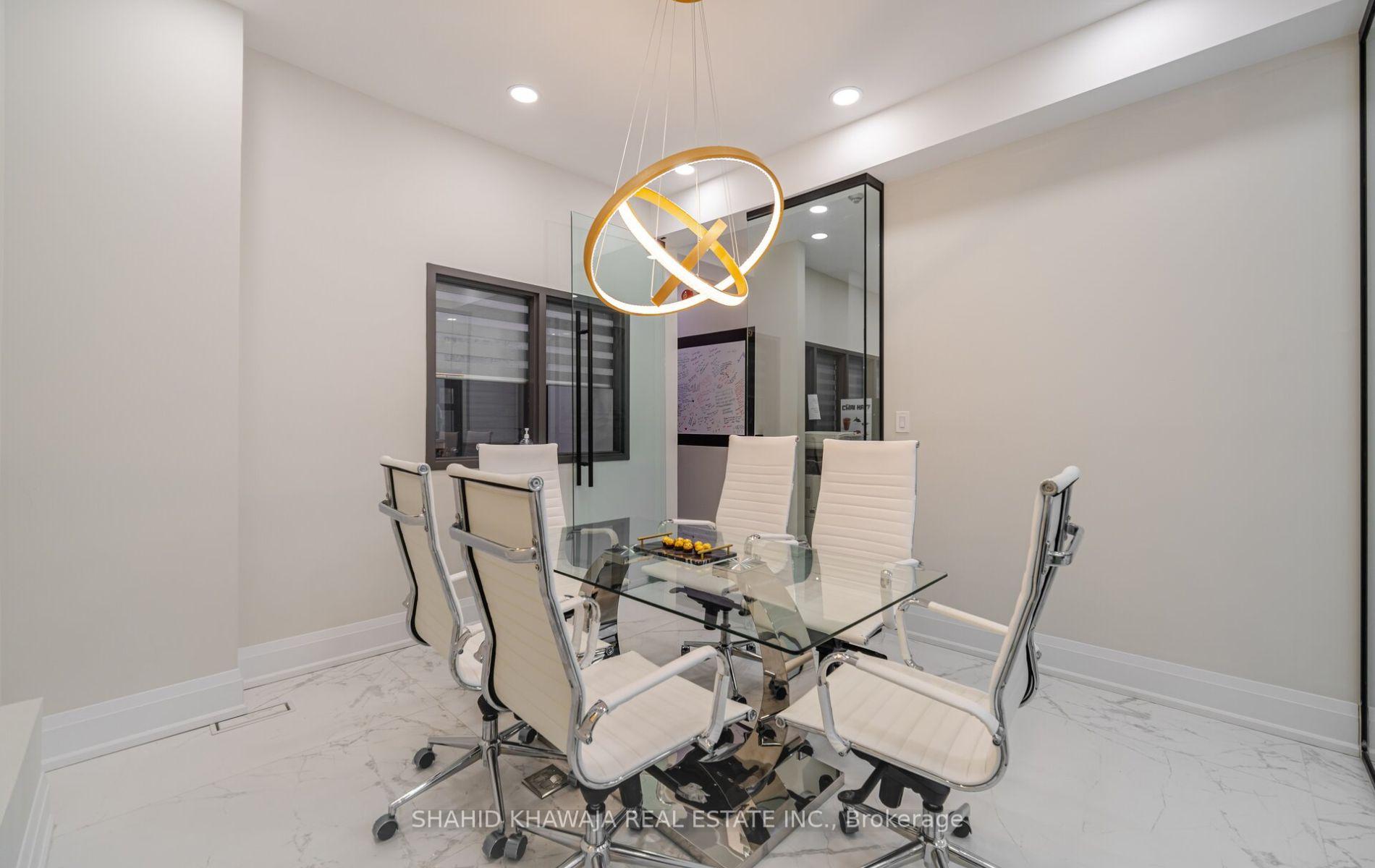 1563 Dundas Street W