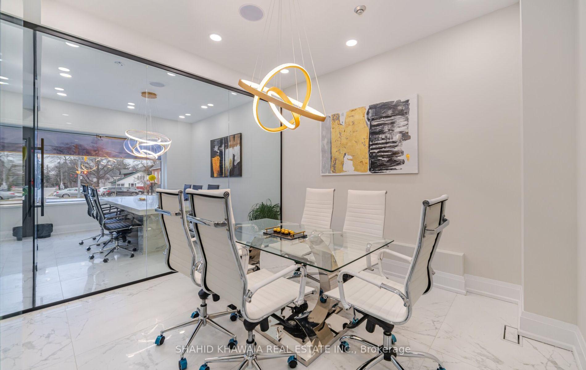 1563 Dundas Street W