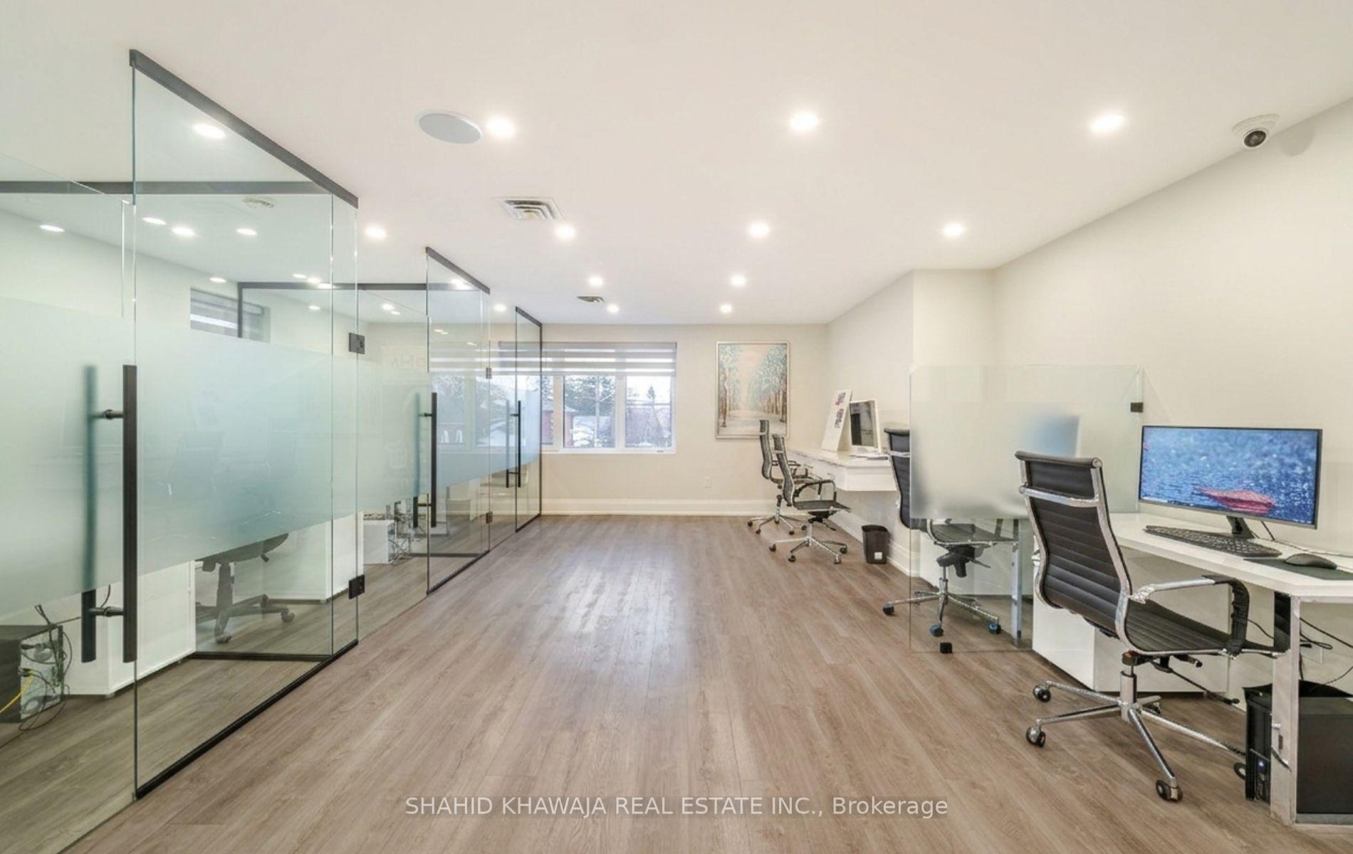 1563 Dundas Street W