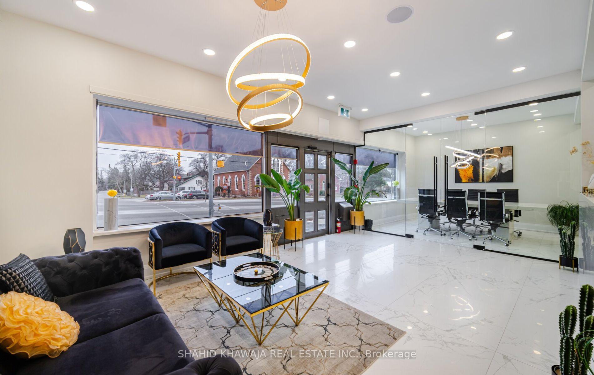 1563 Dundas Street W