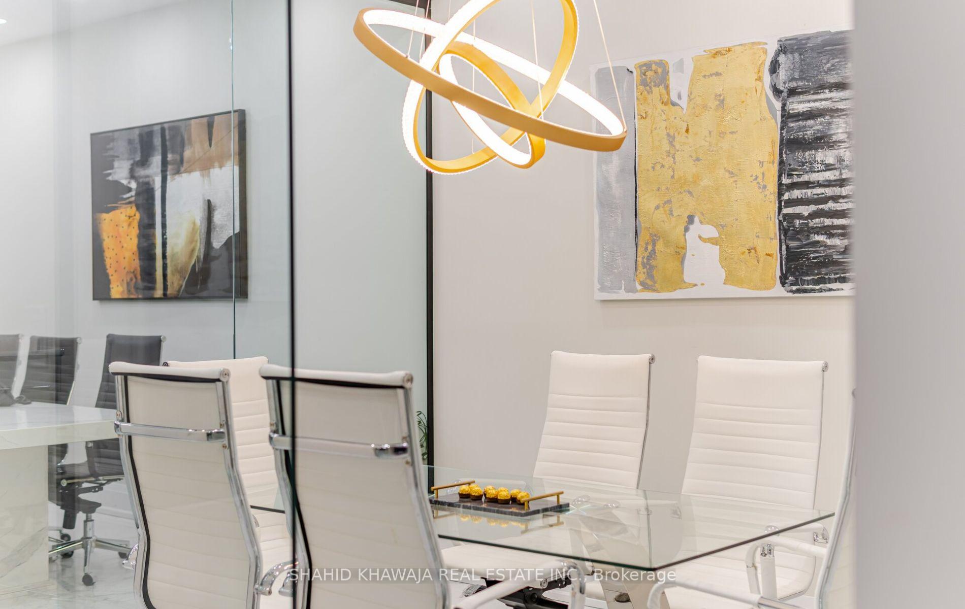 1563 Dundas Street W