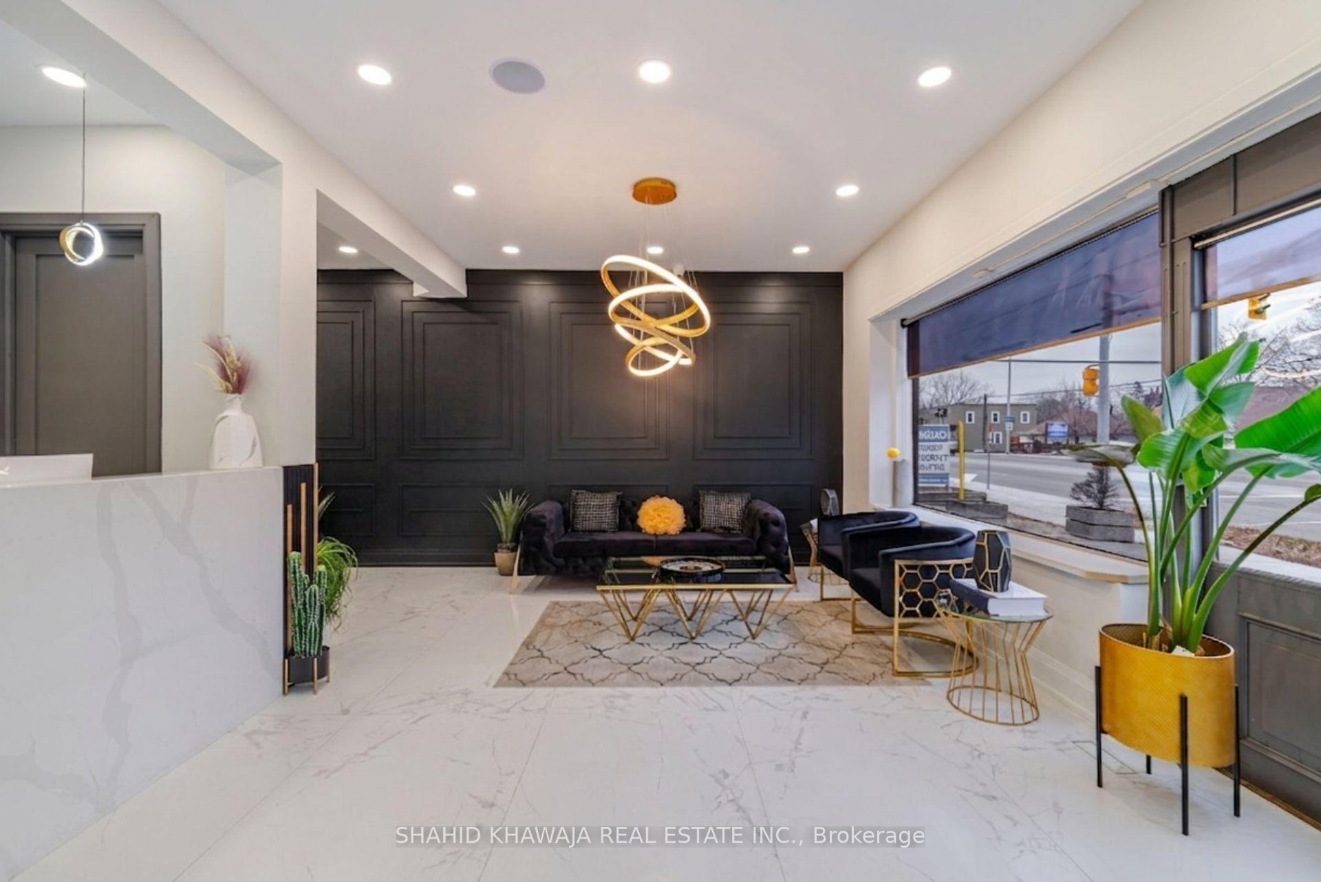 1563 Dundas Street W