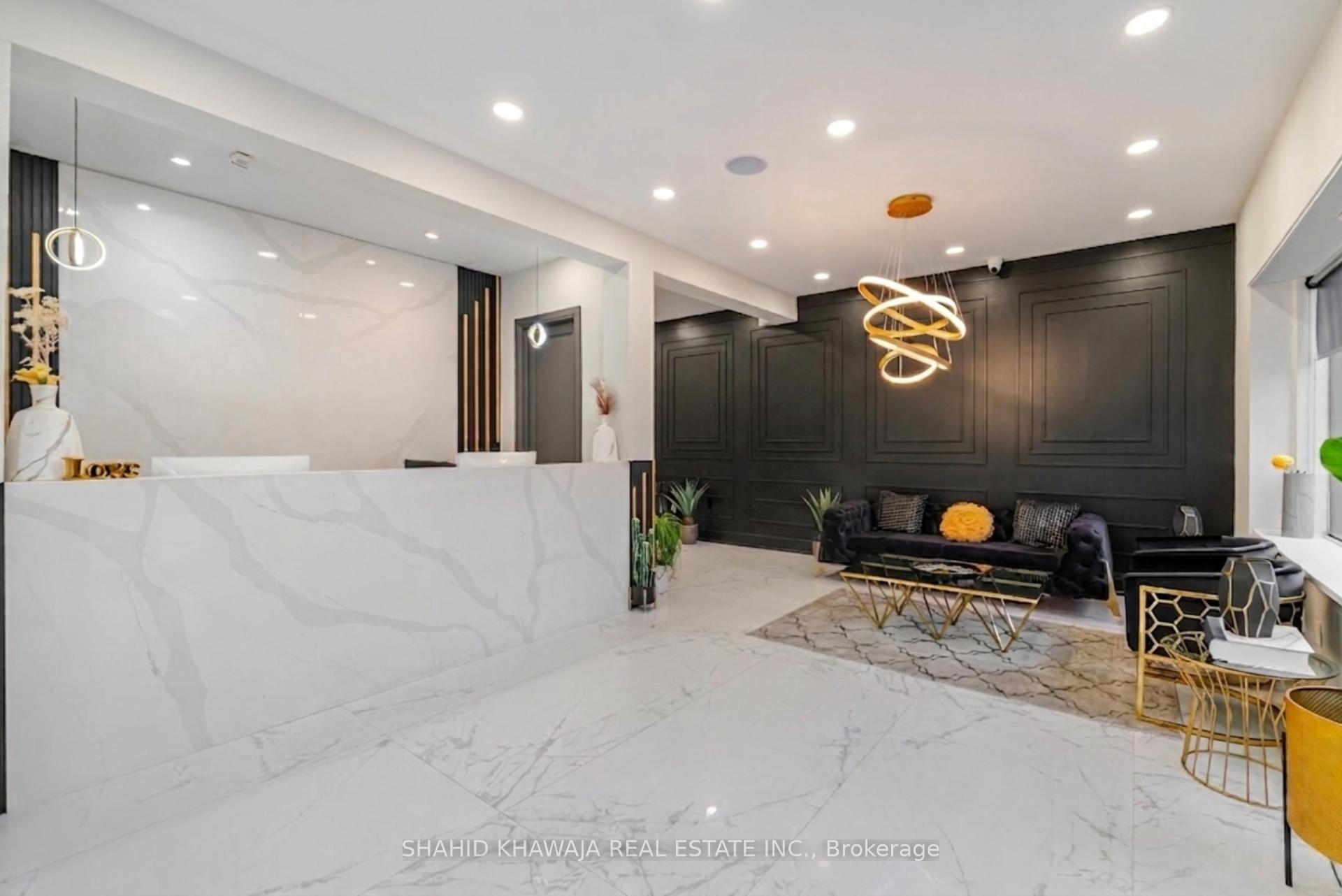 1563 Dundas Street W