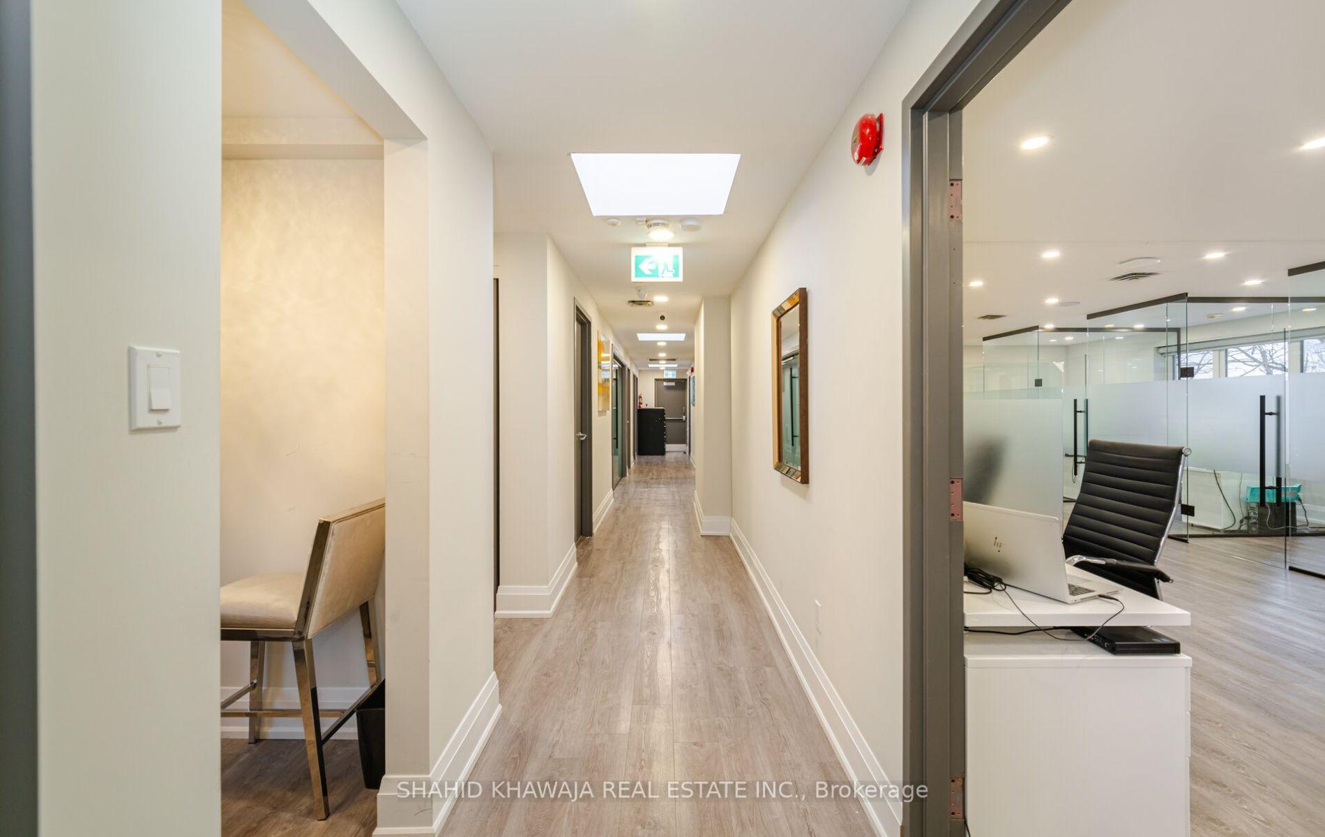 1563 Dundas Street W