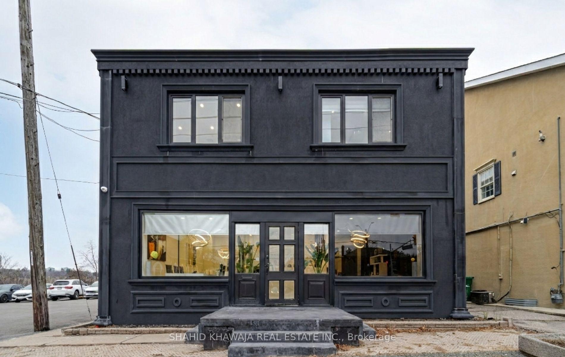 1563 Dundas Street W