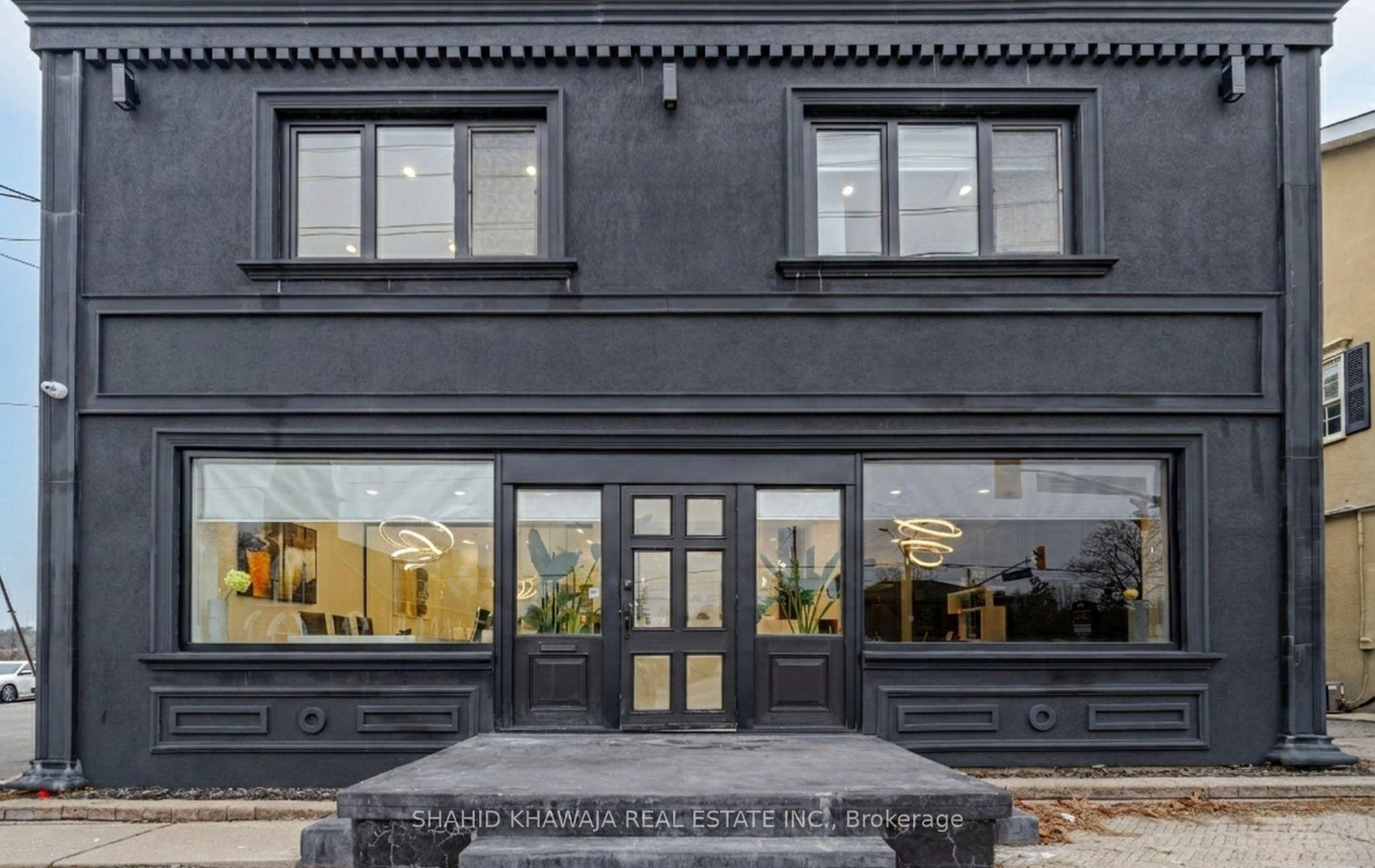 1563 Dundas Street W