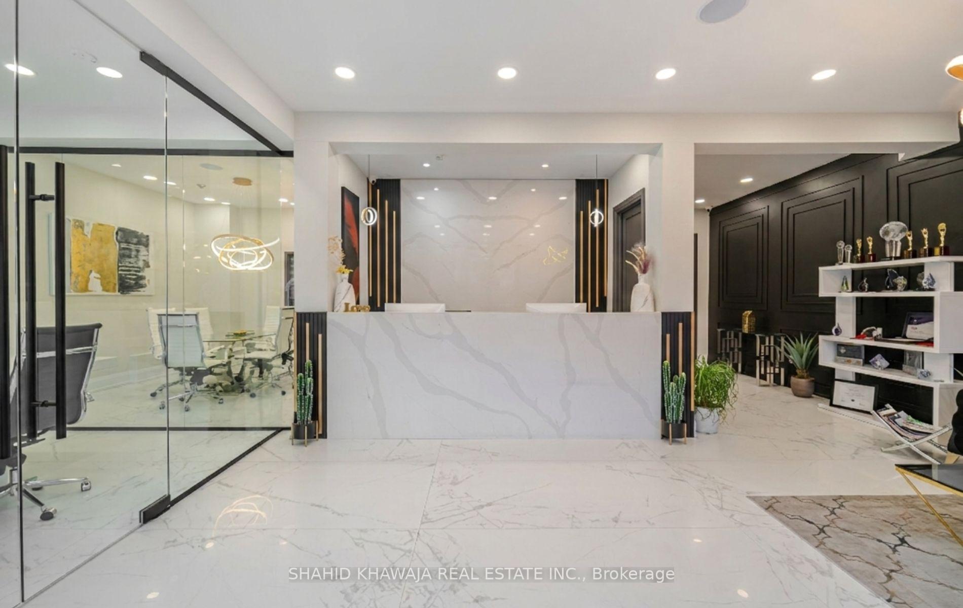 1563 Dundas Street W