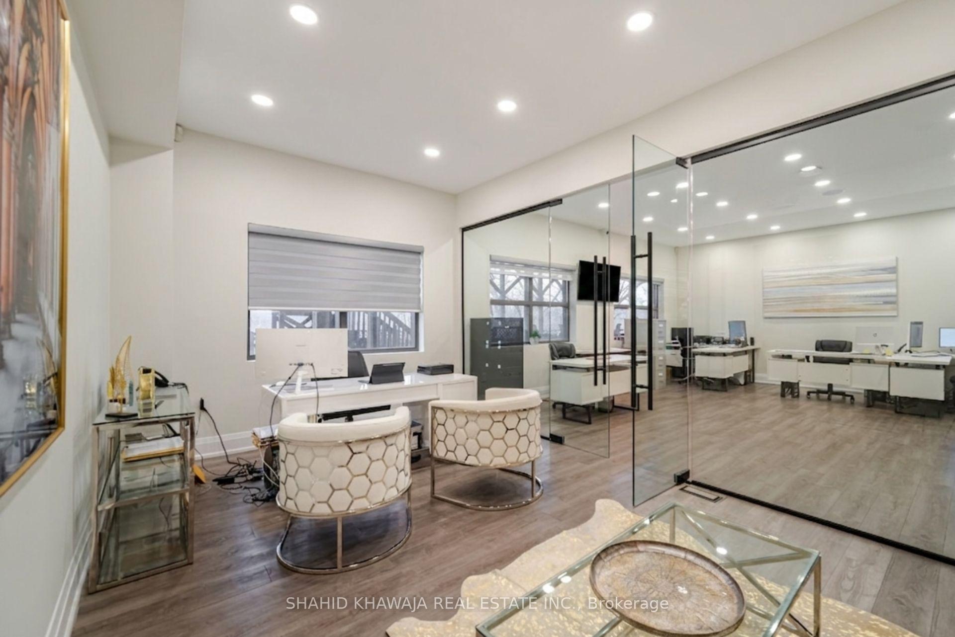 1563 Dundas Street W