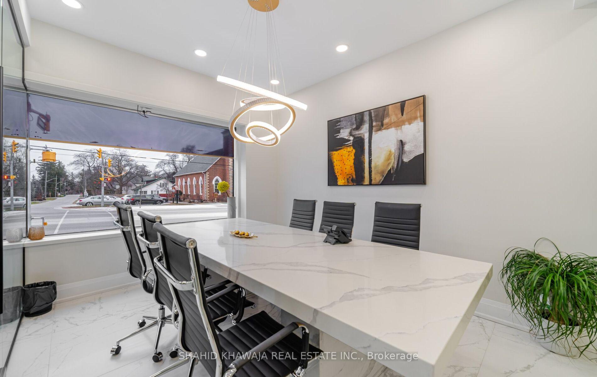 1563 Dundas Street W