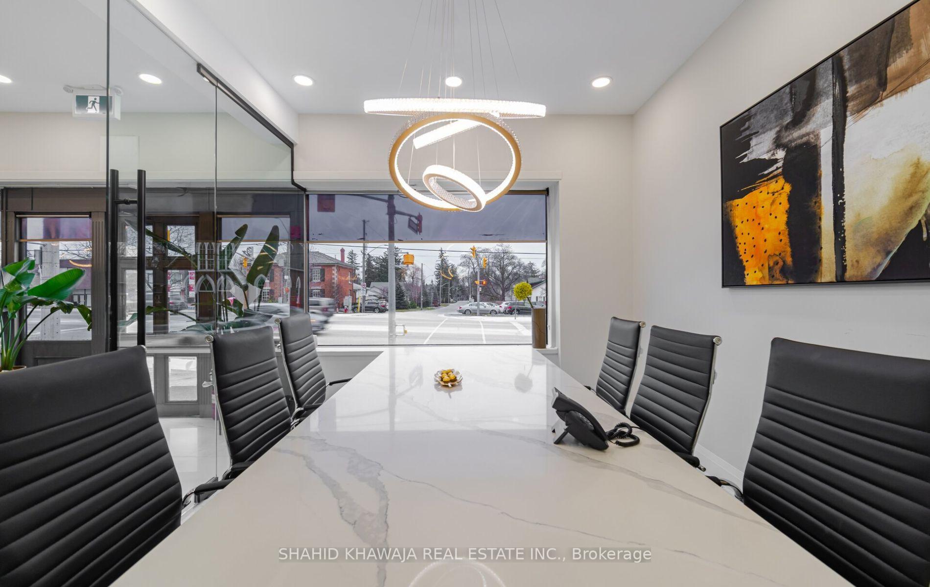 1563 Dundas Street W