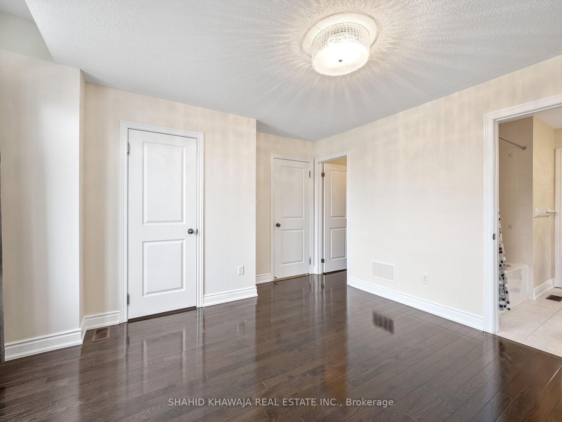 27 Lampman Crescent