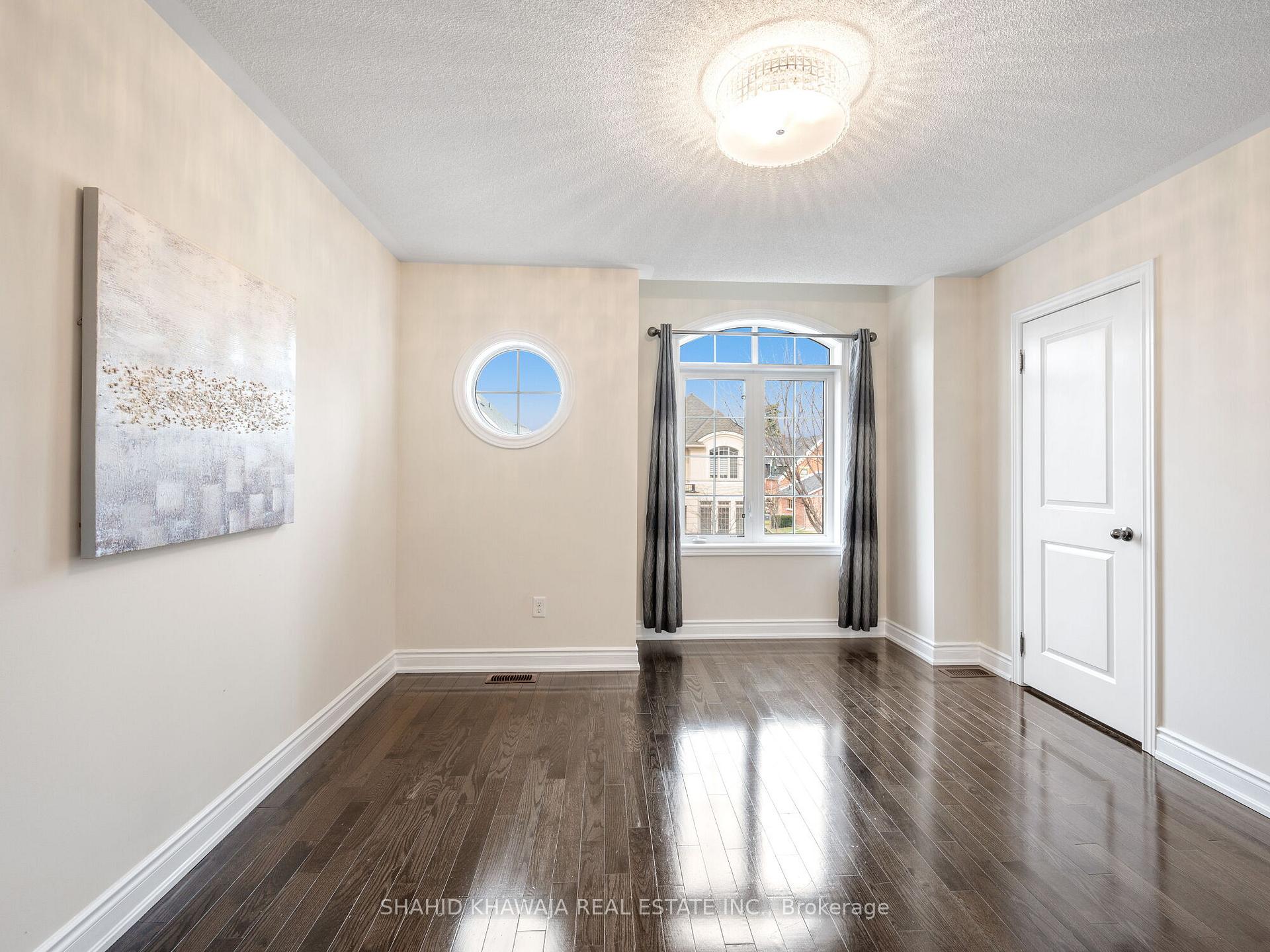 27 Lampman Crescent