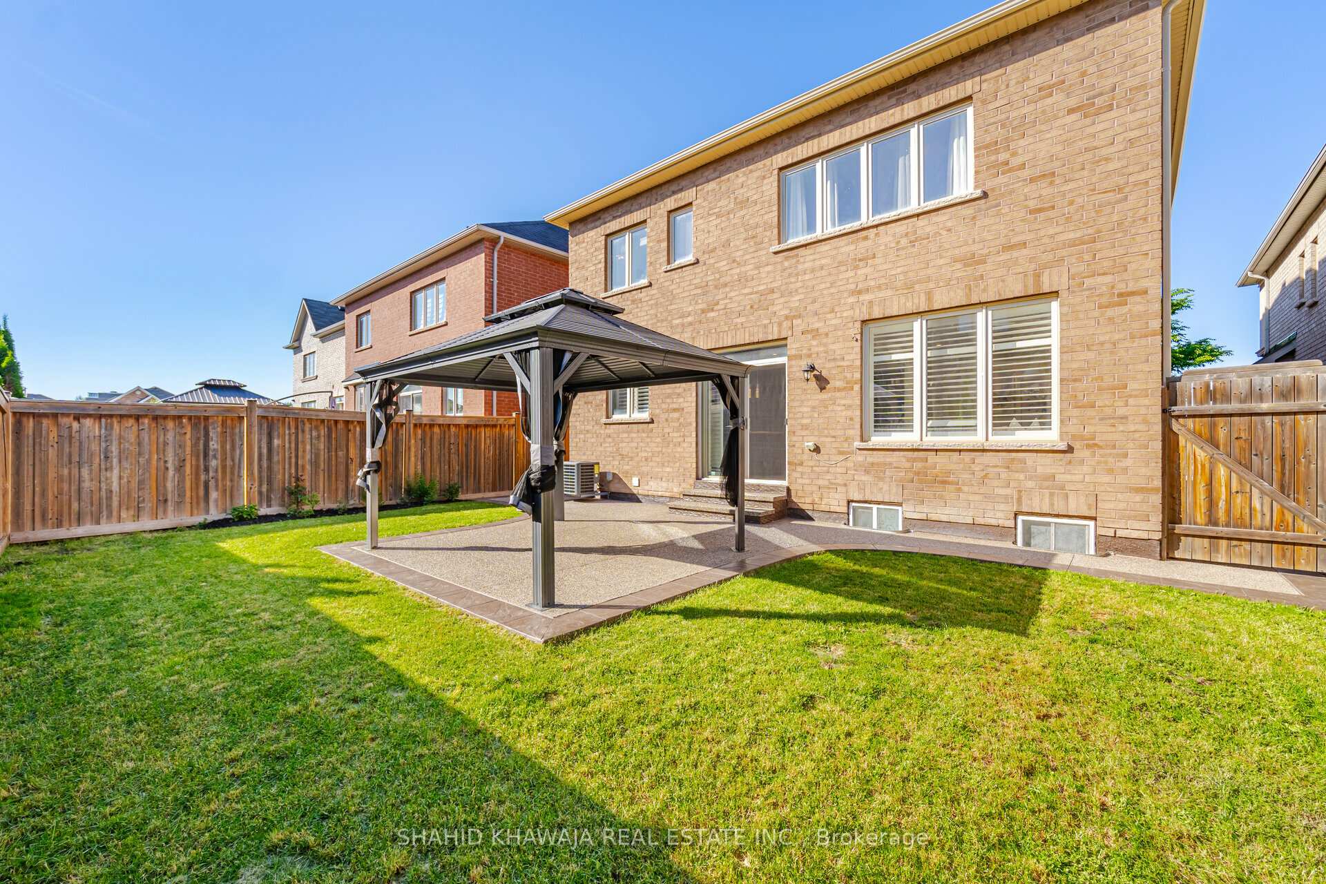 27 Lampman Crescent