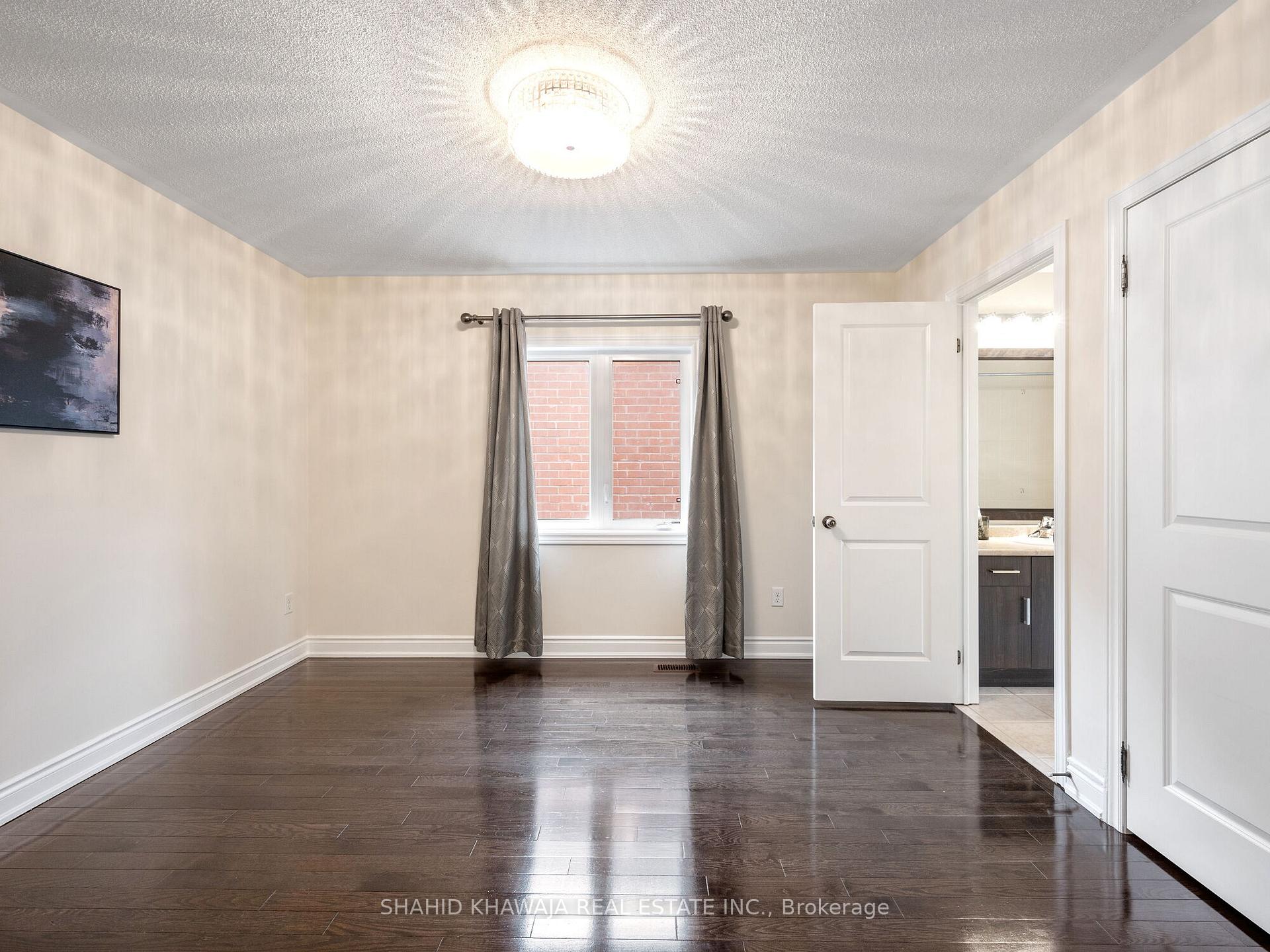 27 Lampman Crescent