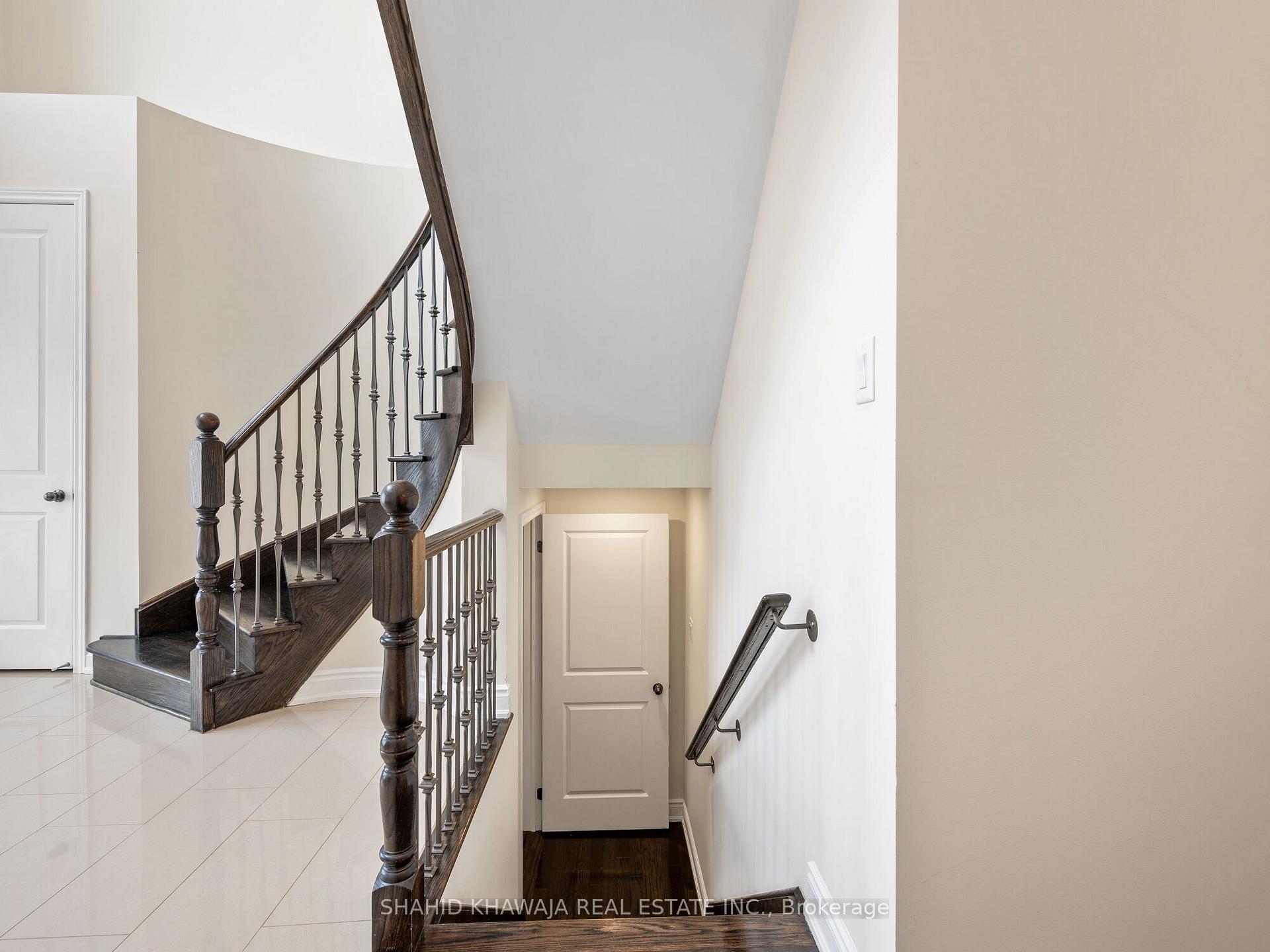 27 Lampman Crescent
