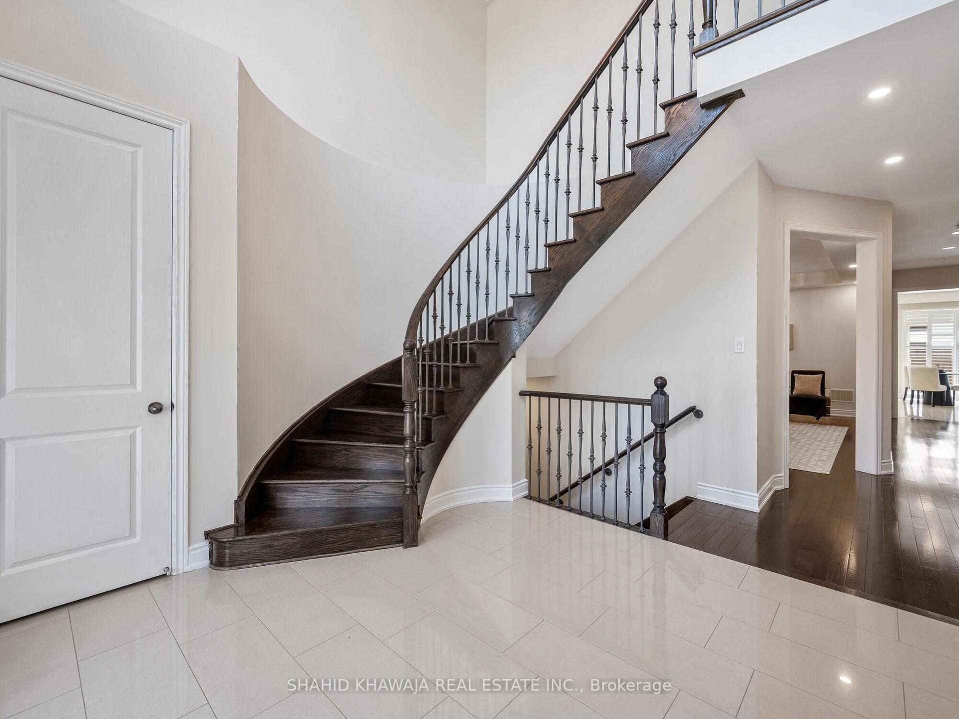27 Lampman Crescent