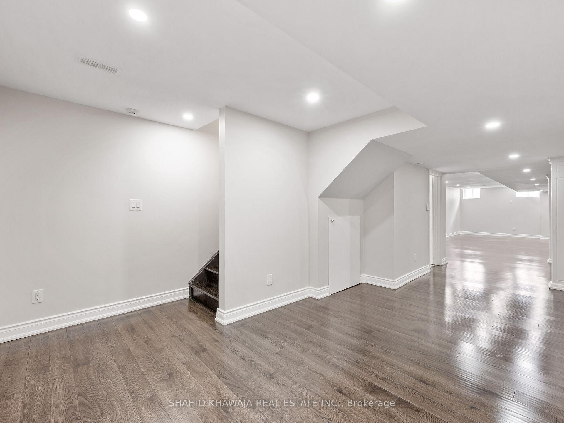 27 Lampman Crescent
