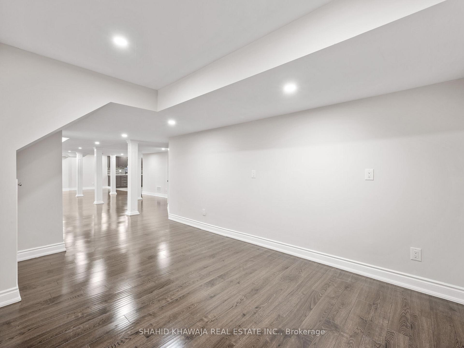 27 Lampman Crescent
