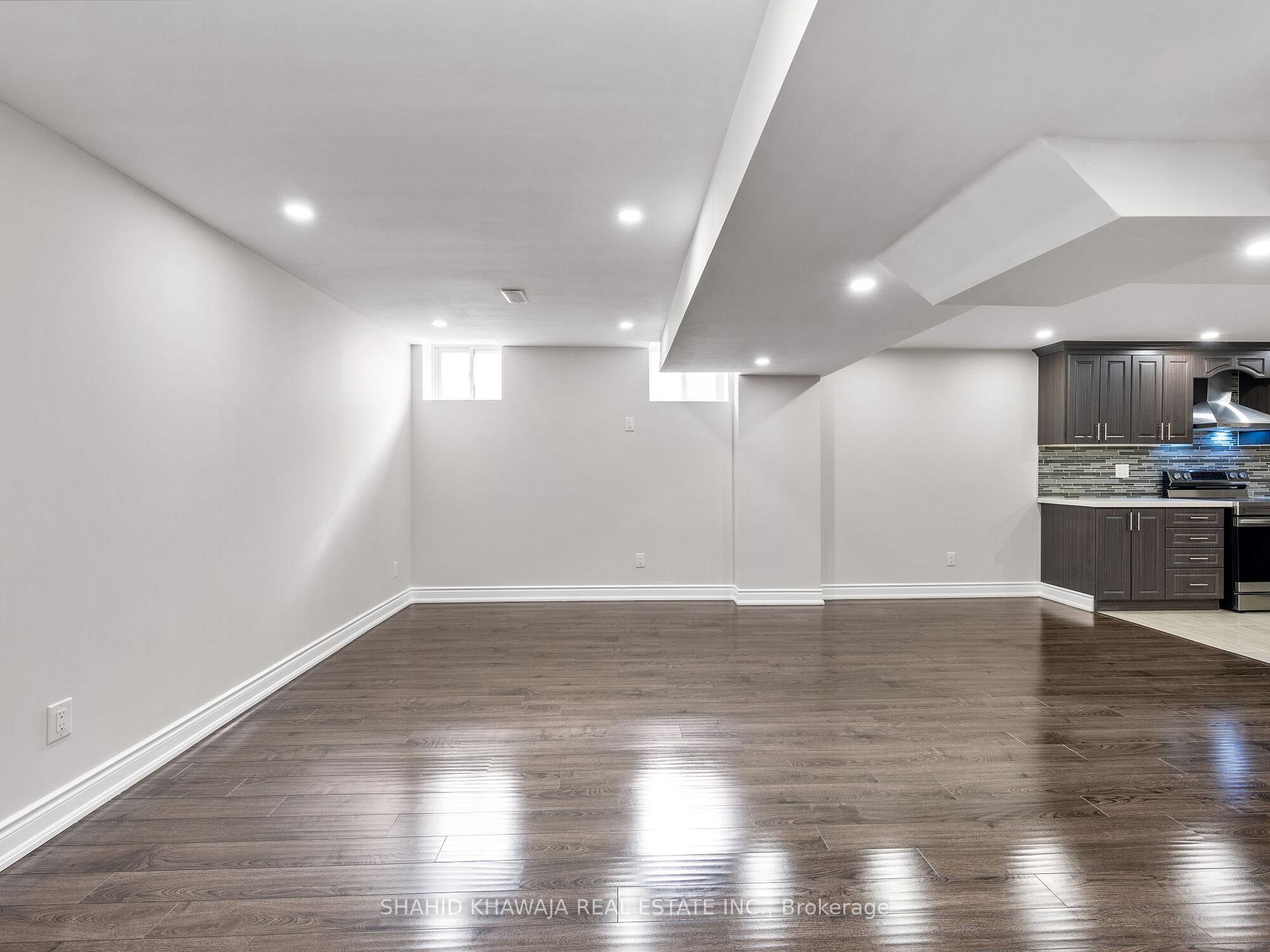 27 Lampman Crescent