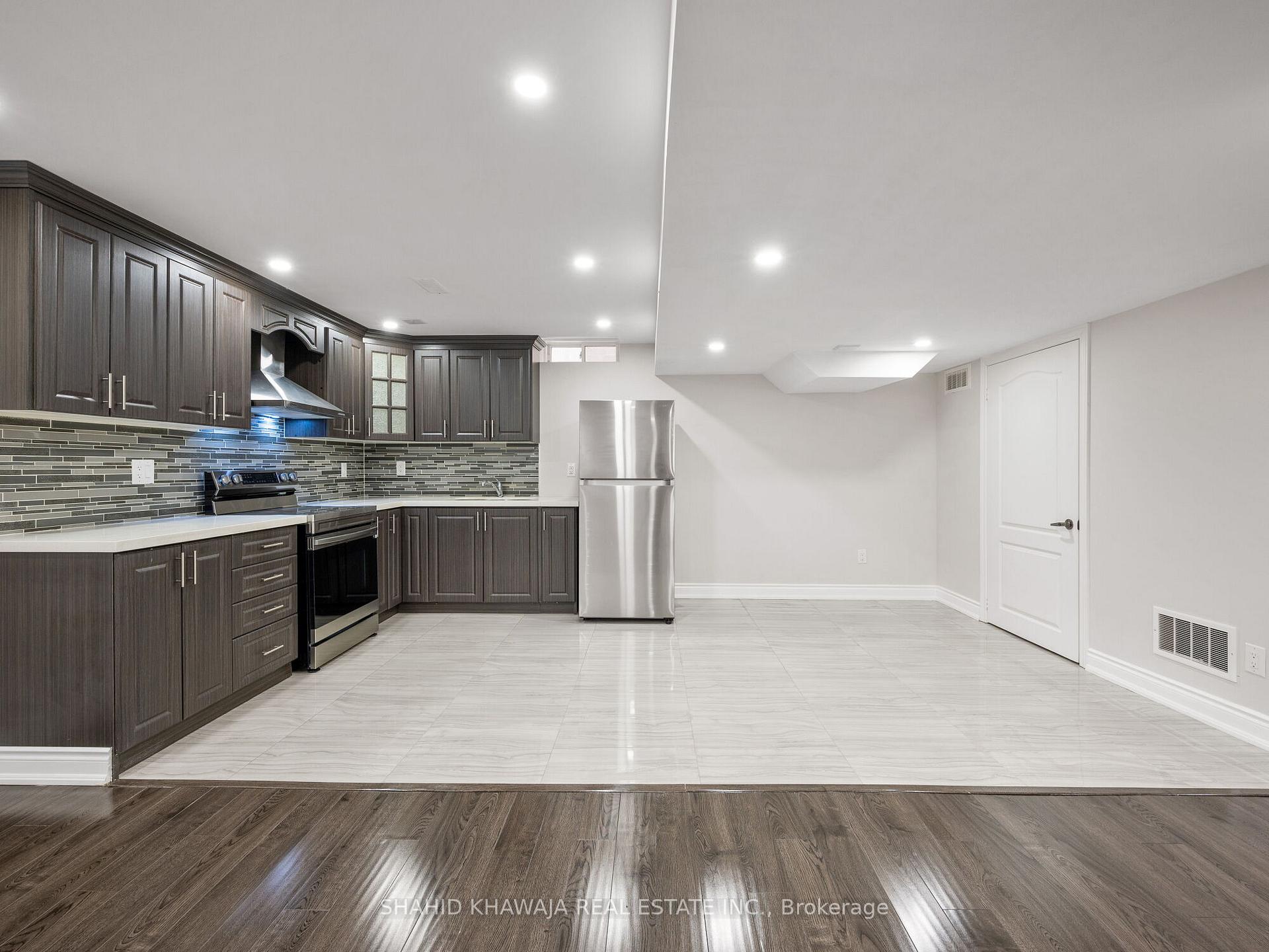 27 Lampman Crescent
