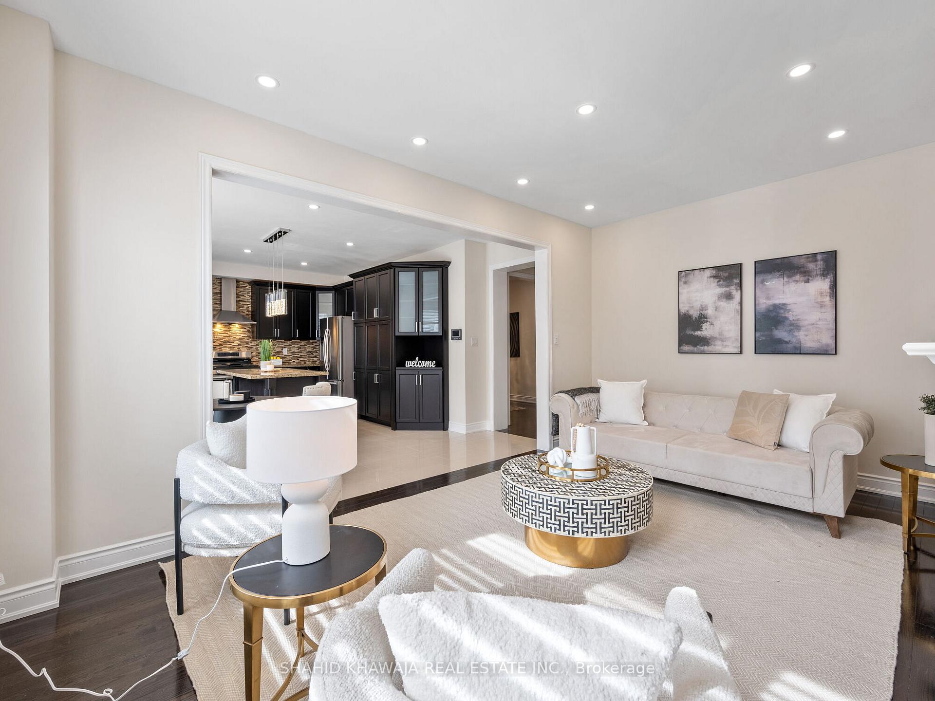 27 Lampman Crescent