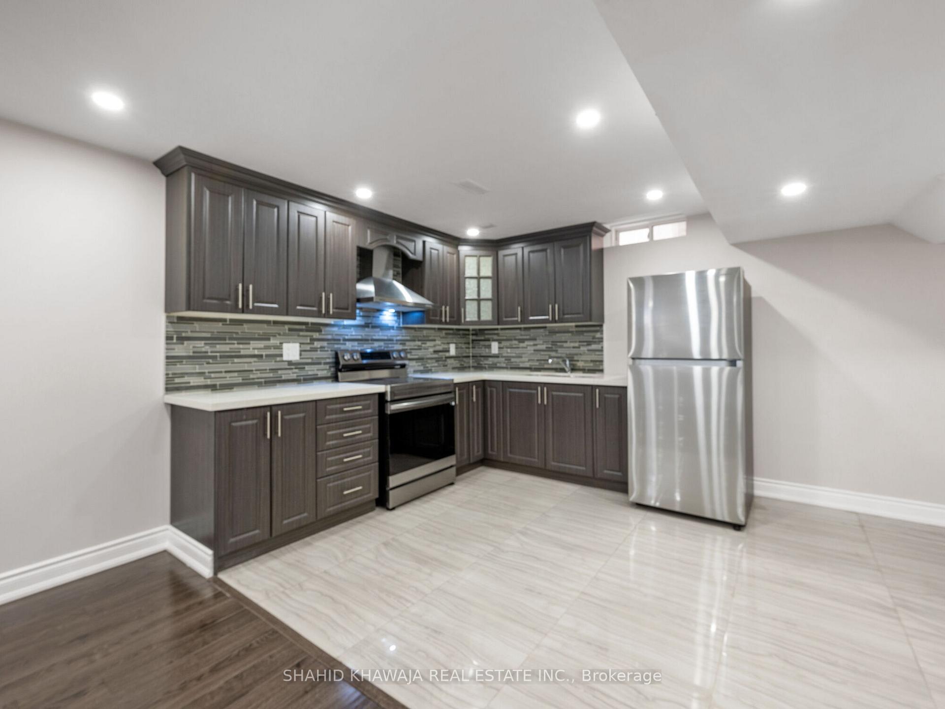 27 Lampman Crescent
