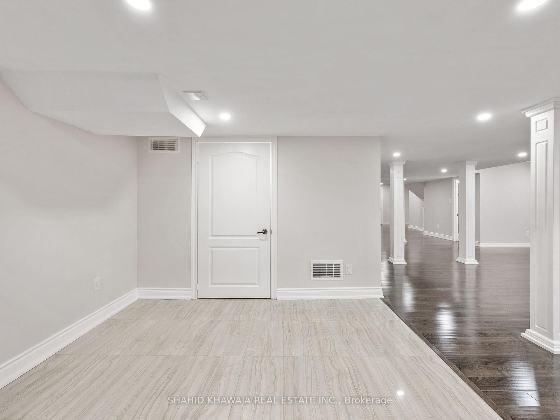 27 Lampman Crescent