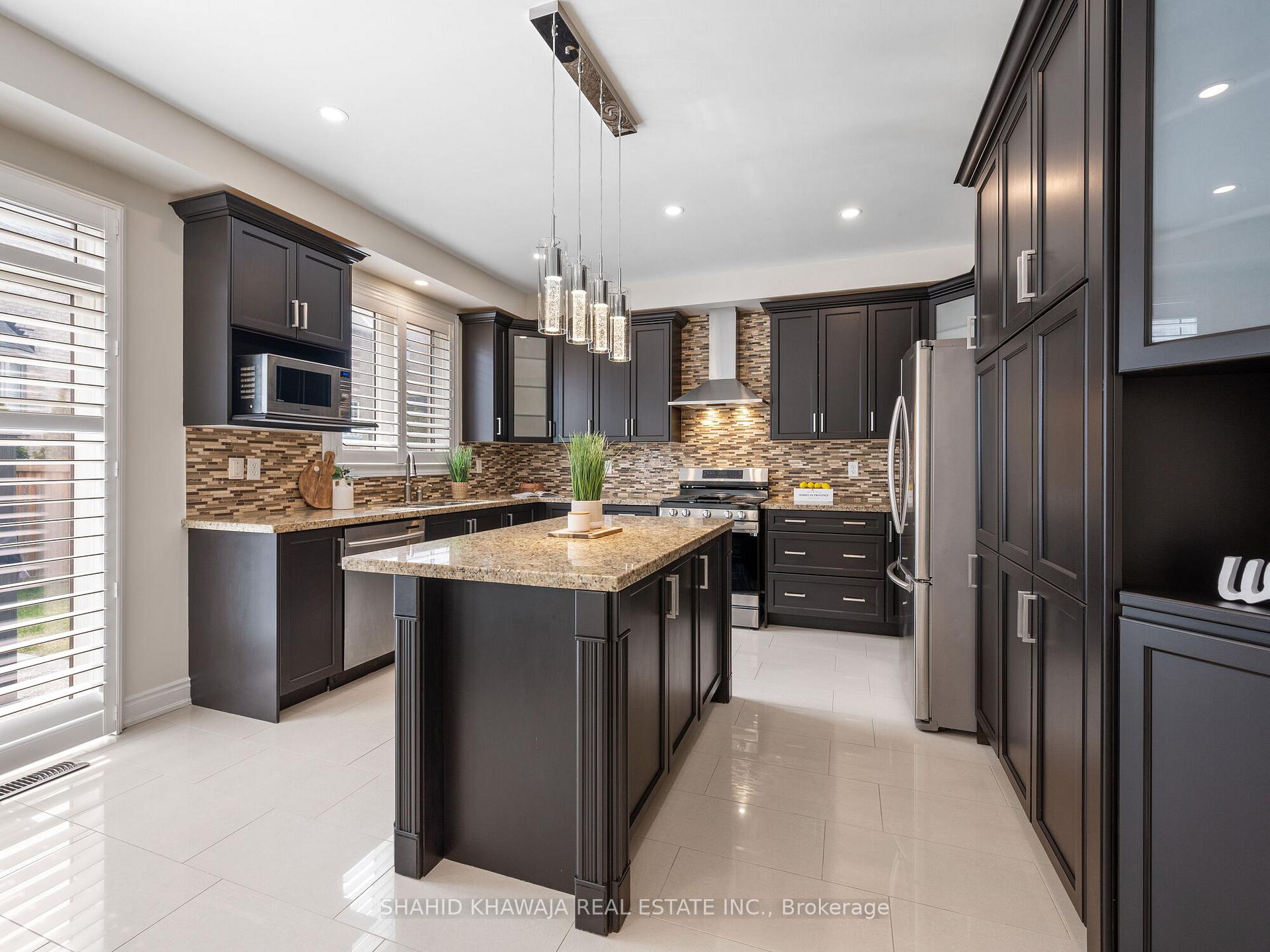 27 Lampman Crescent