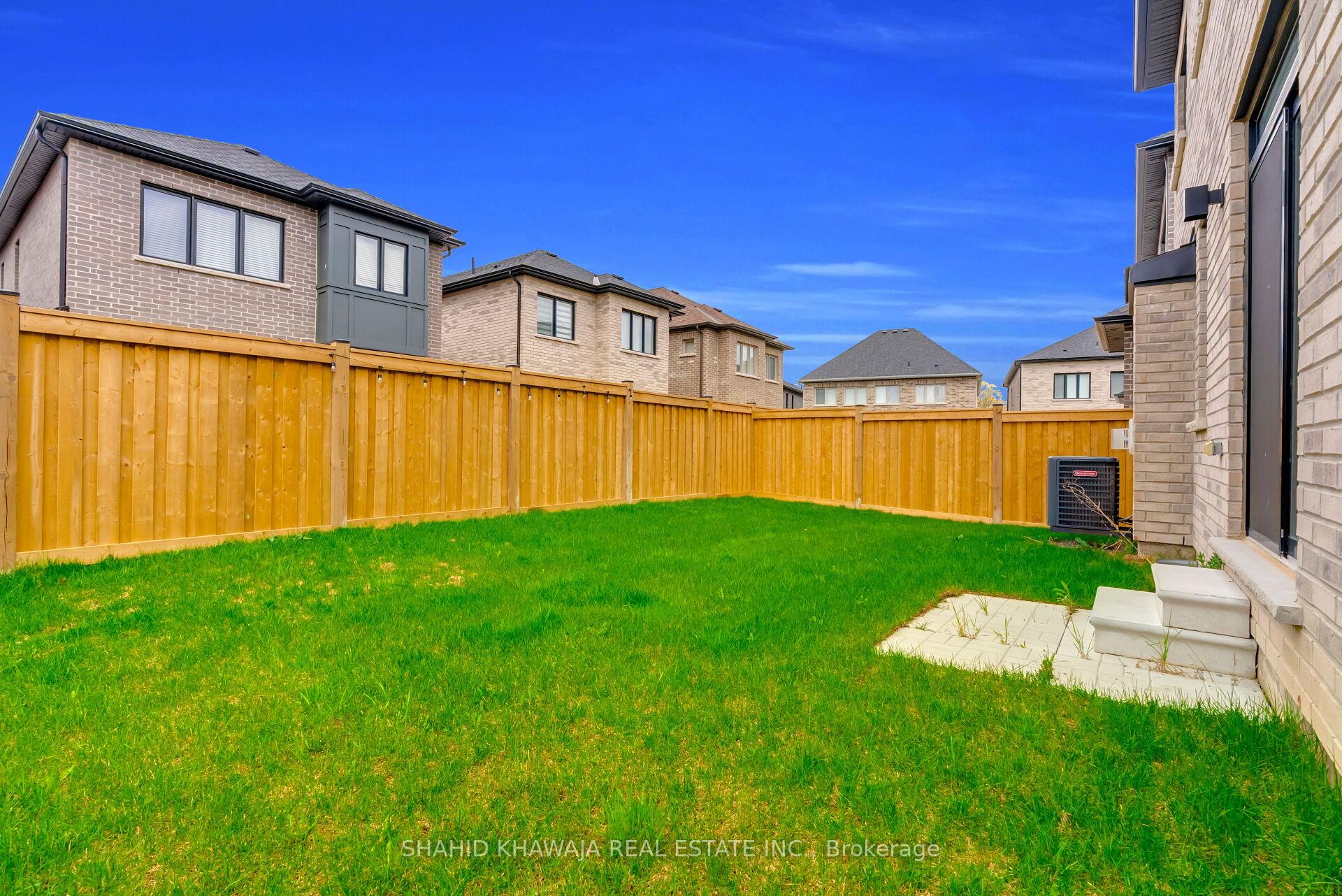 641 Leatherleaf Landing