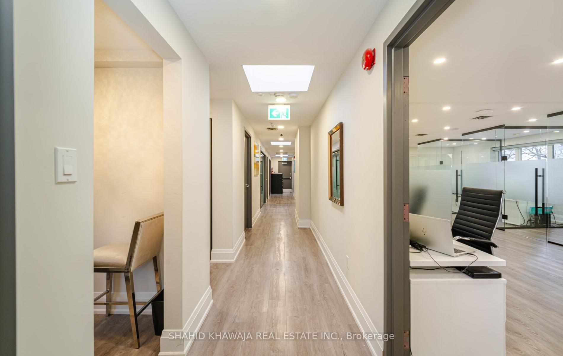 1563 Dundas Street W