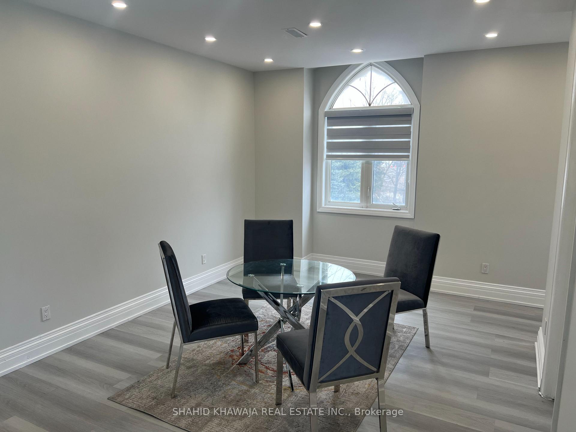 370 Queen Street S C